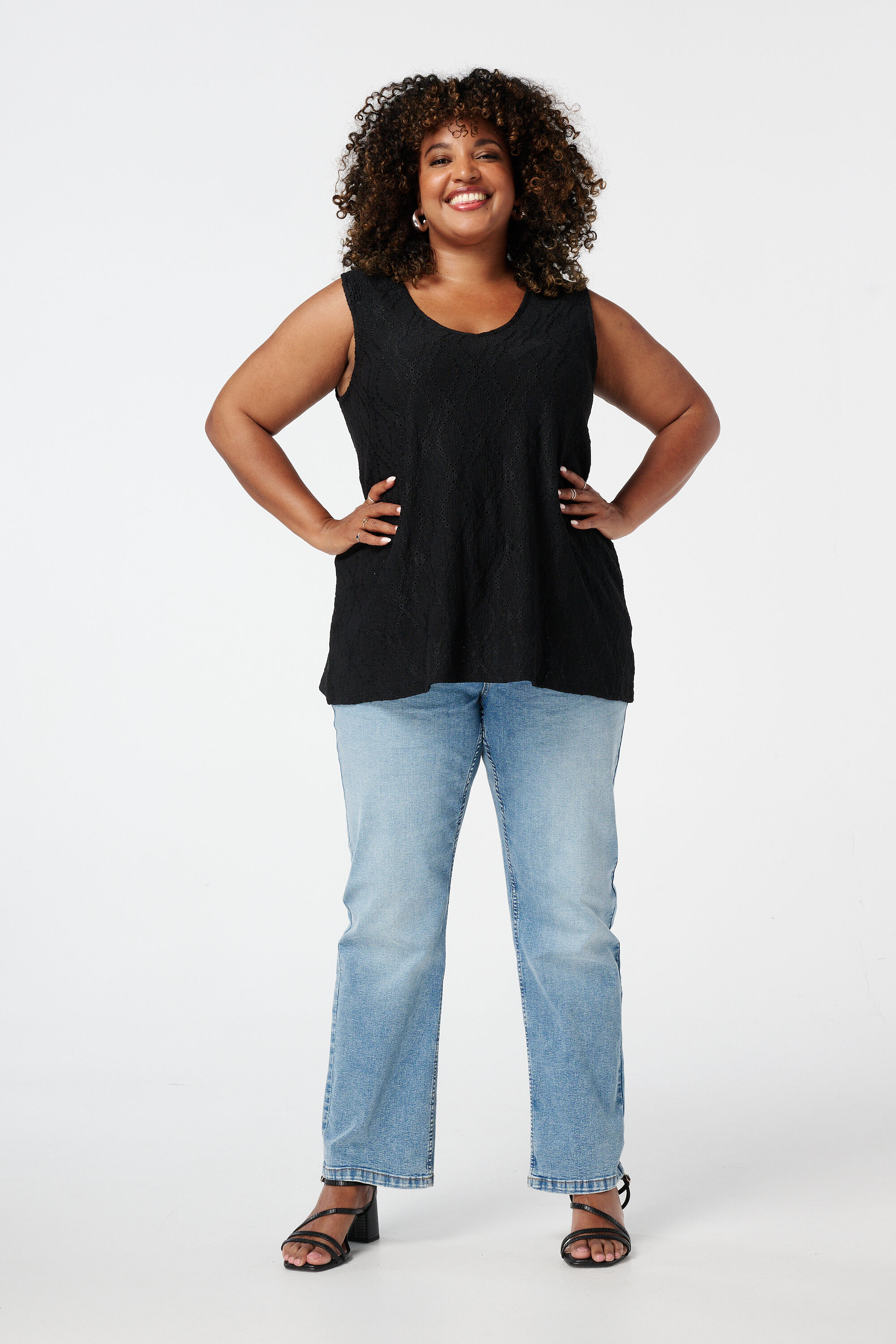 Top sin mangas con estructura de encaje image number 5