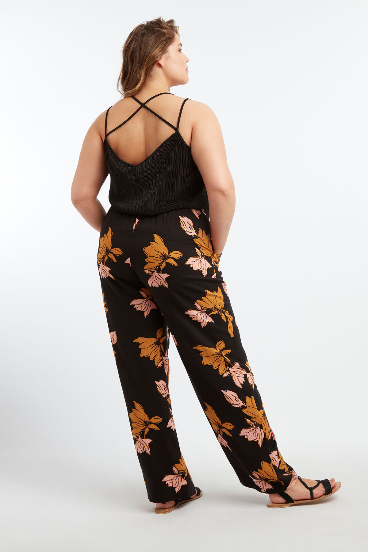 Pantalones anchos de estampado floral image number 4