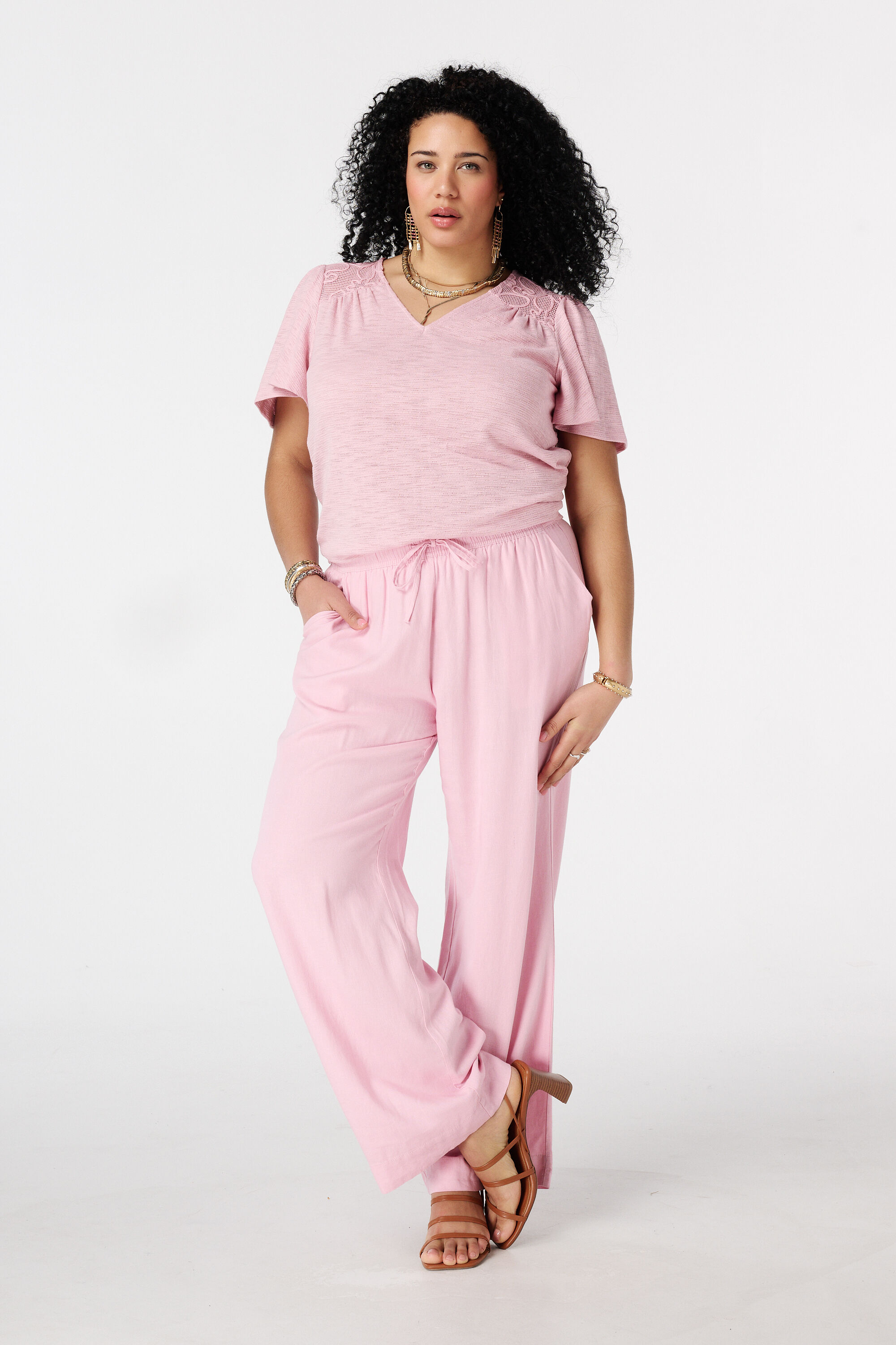 Top con mangas mariposa image number 5