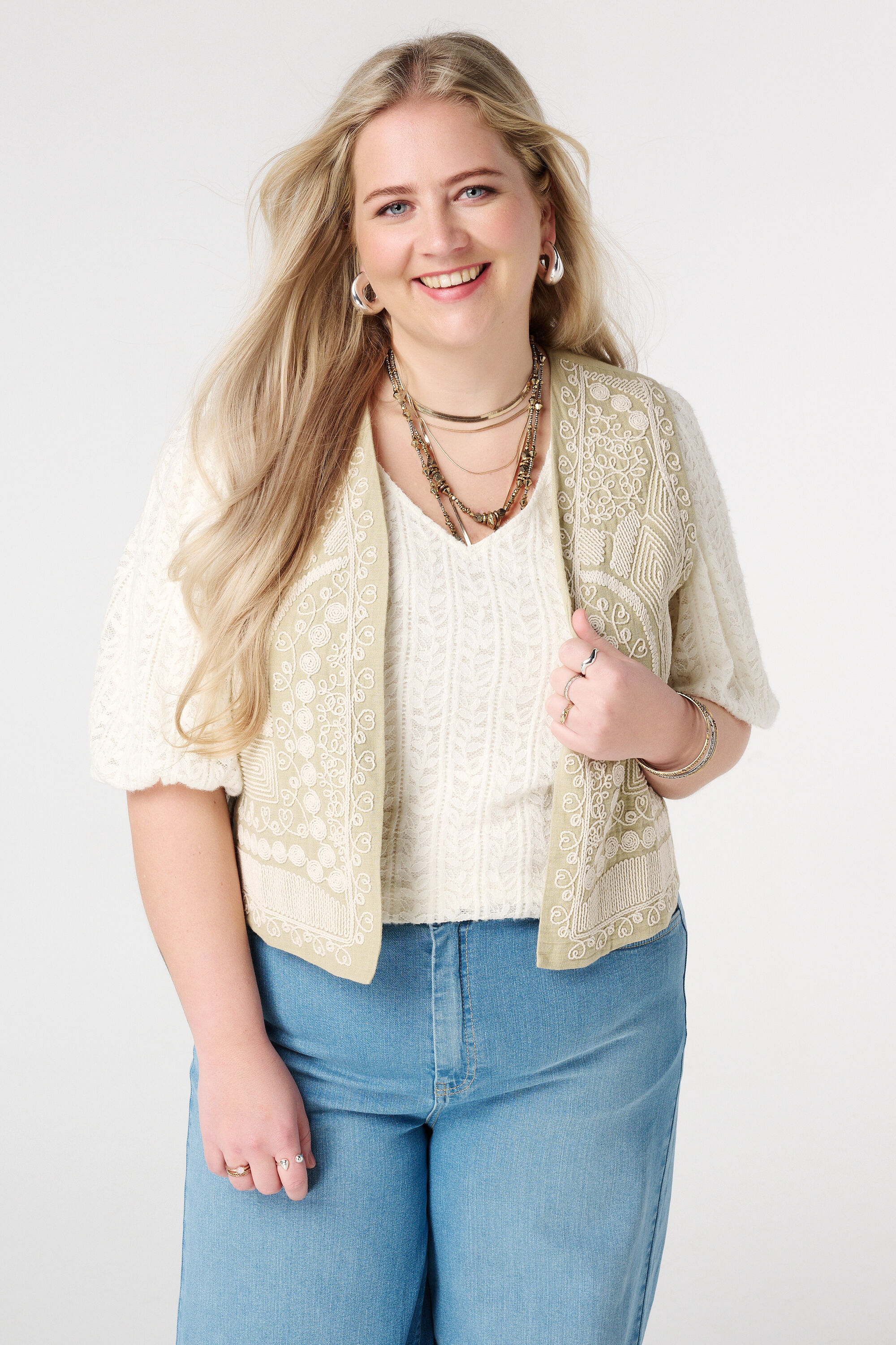 Chaleco con bordado image number 0