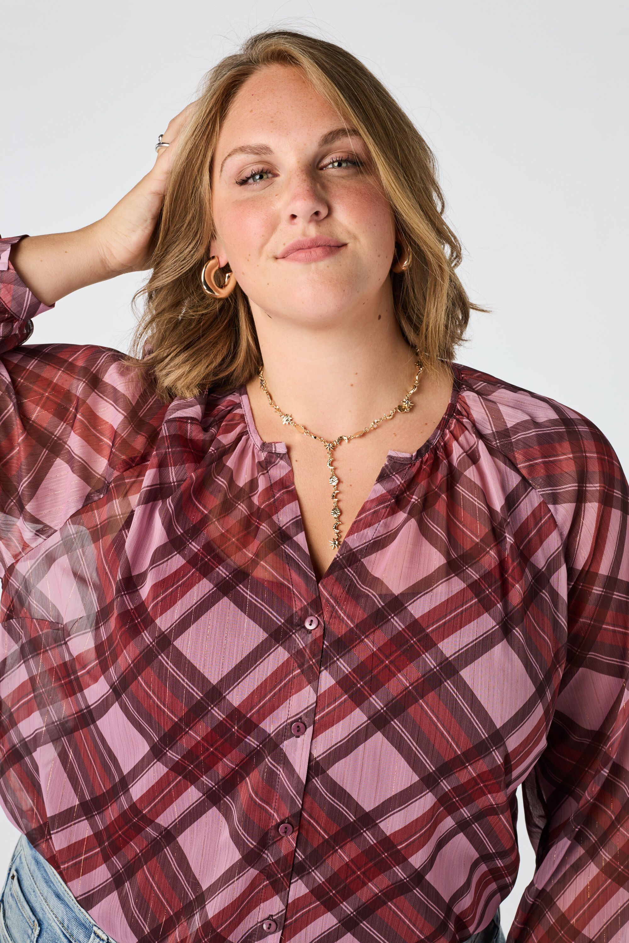 Blusa transparente de cuadros image number 2
