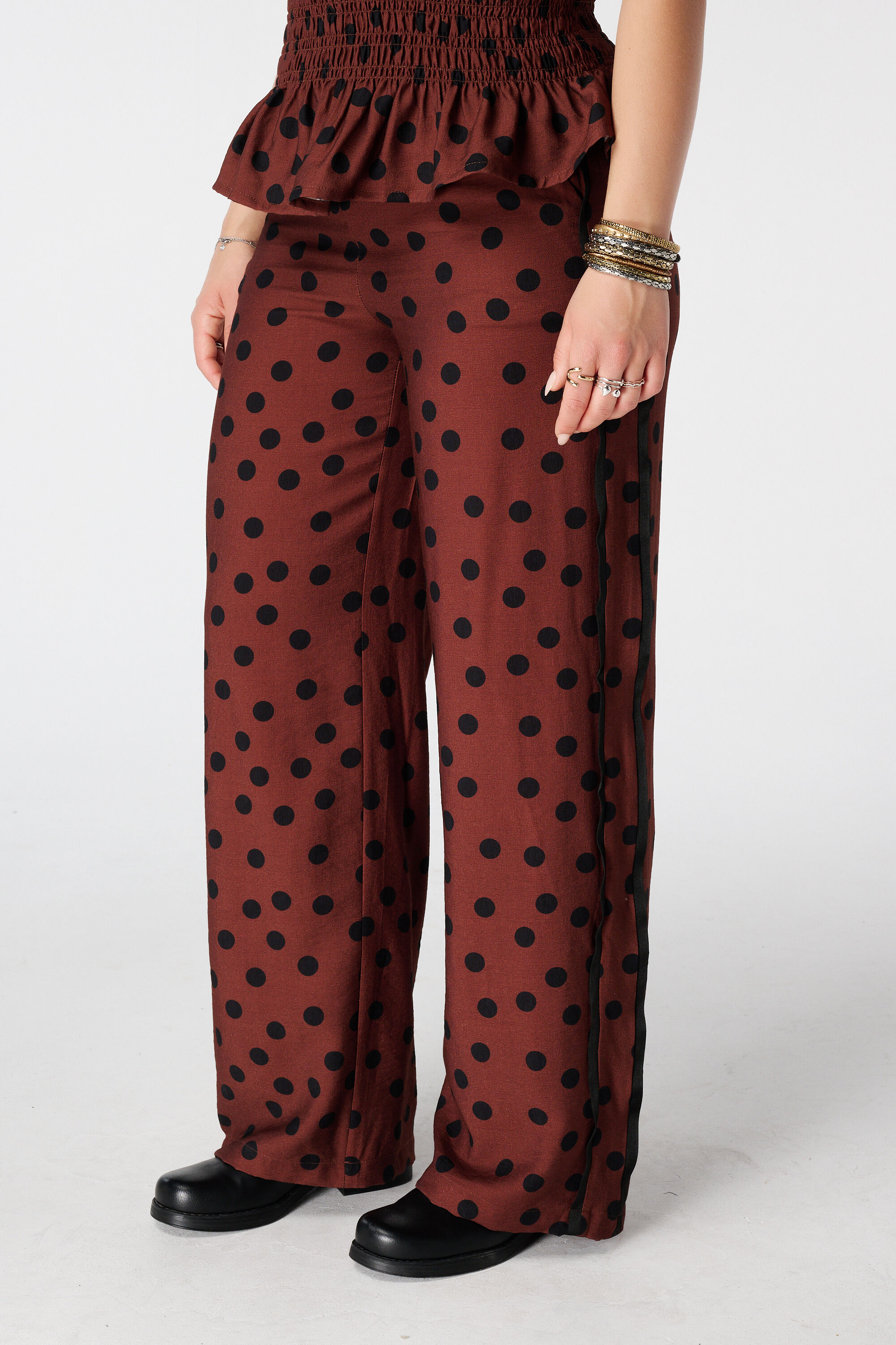 Pantal&oacute;n con estampado de lunares image number 5