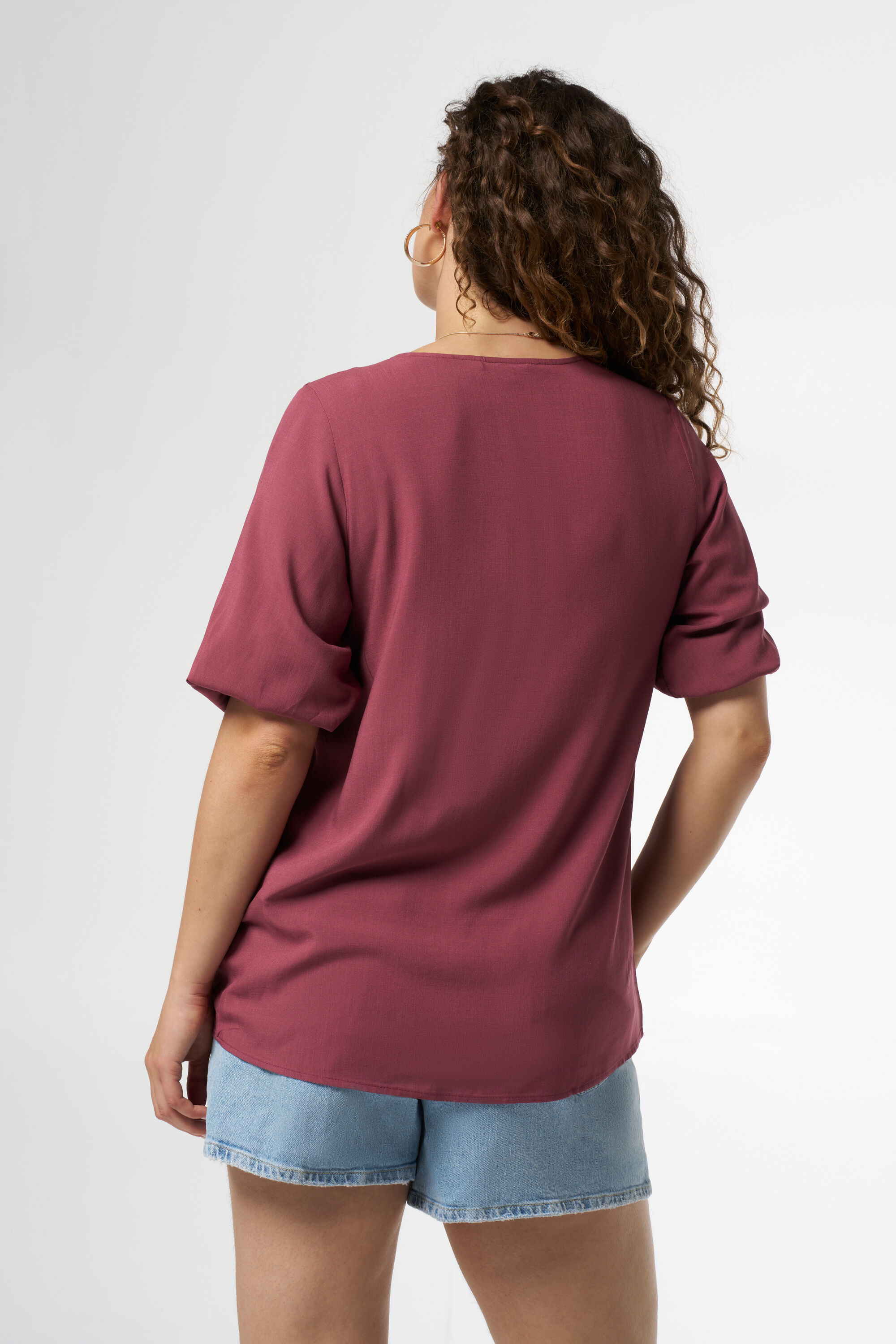 Blusa con textura y detalles image number 3