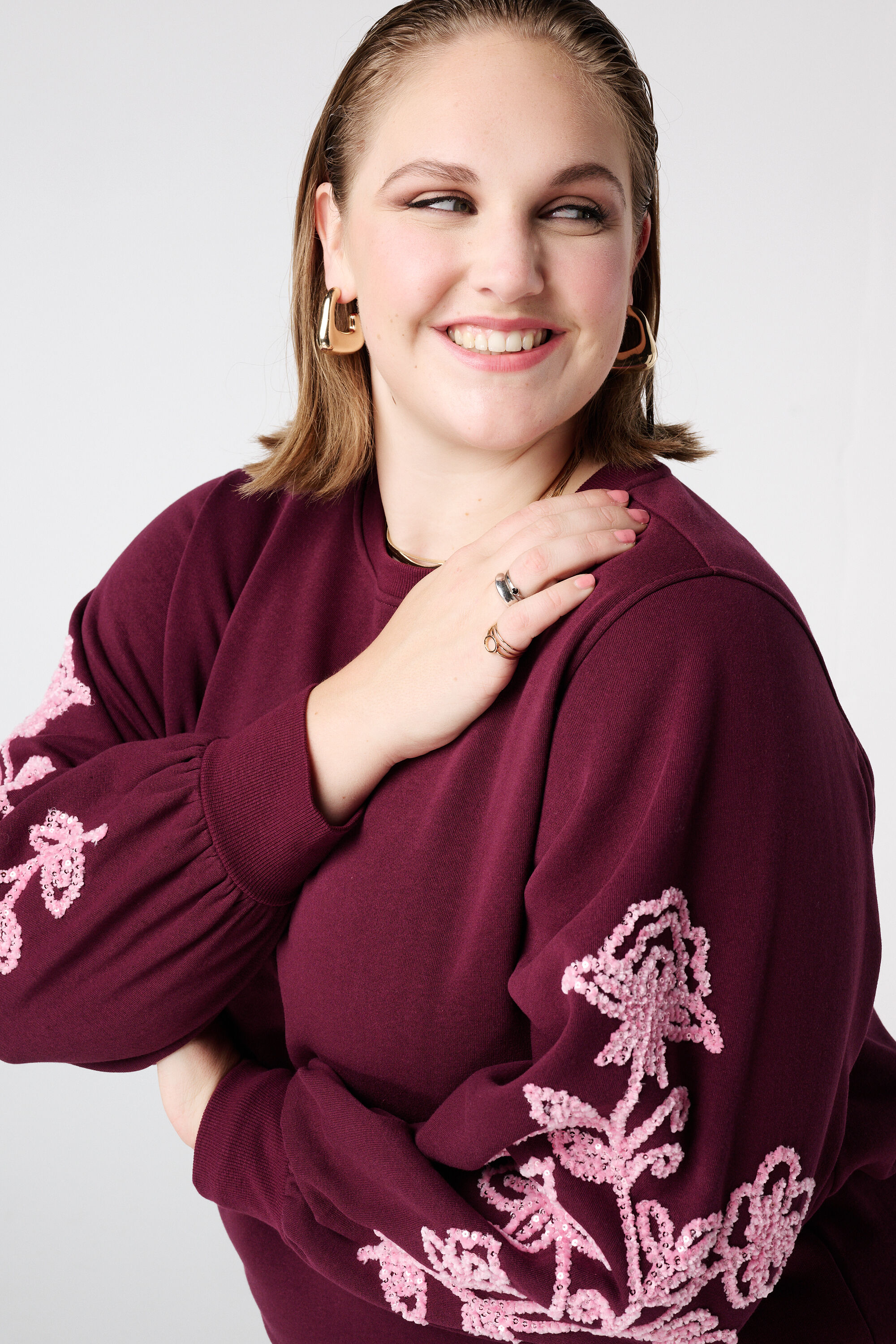 Jersey con bordados suaves en las mangas image number 4