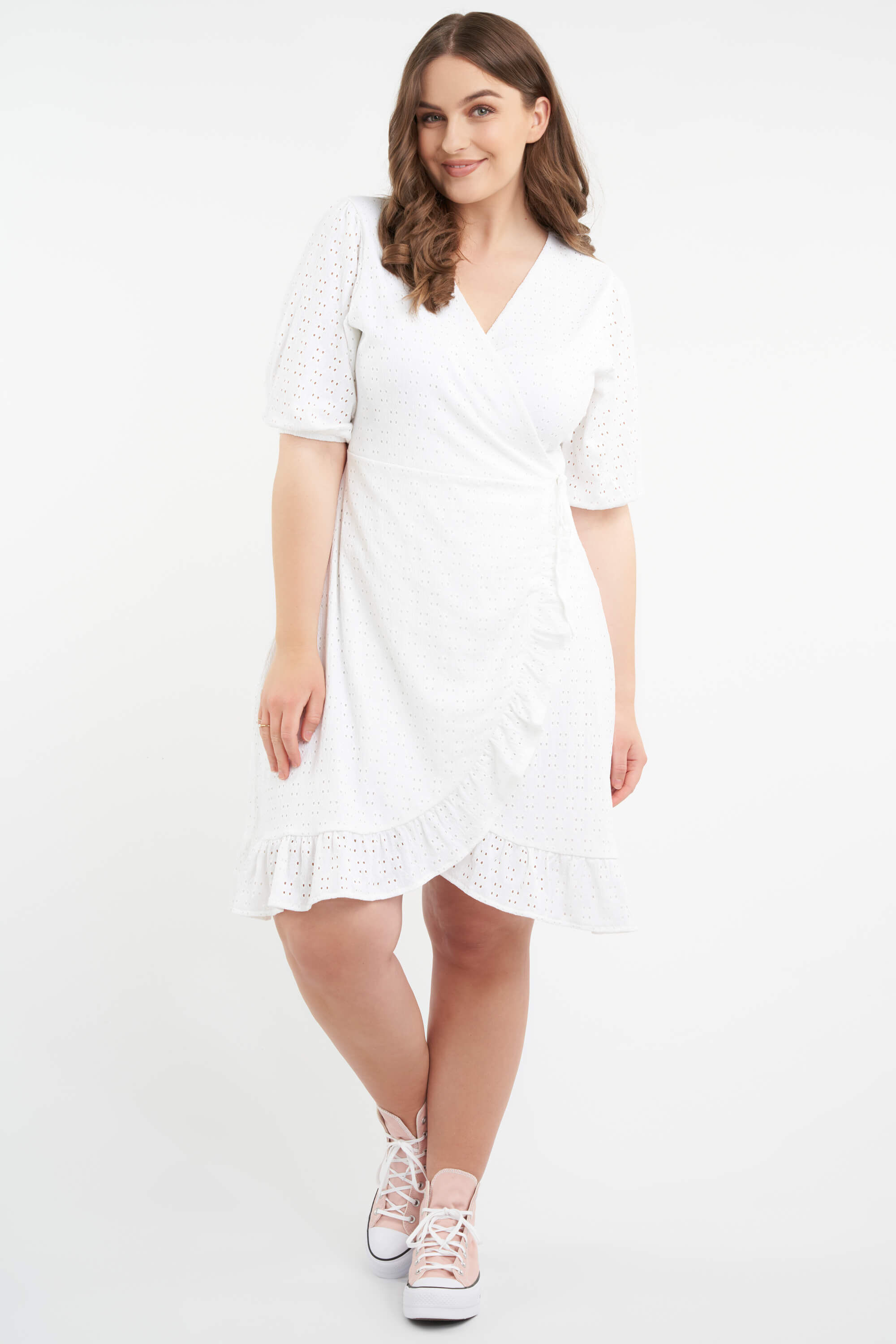 Vestido cruzado con bordado ingl&eacute;s image number 5