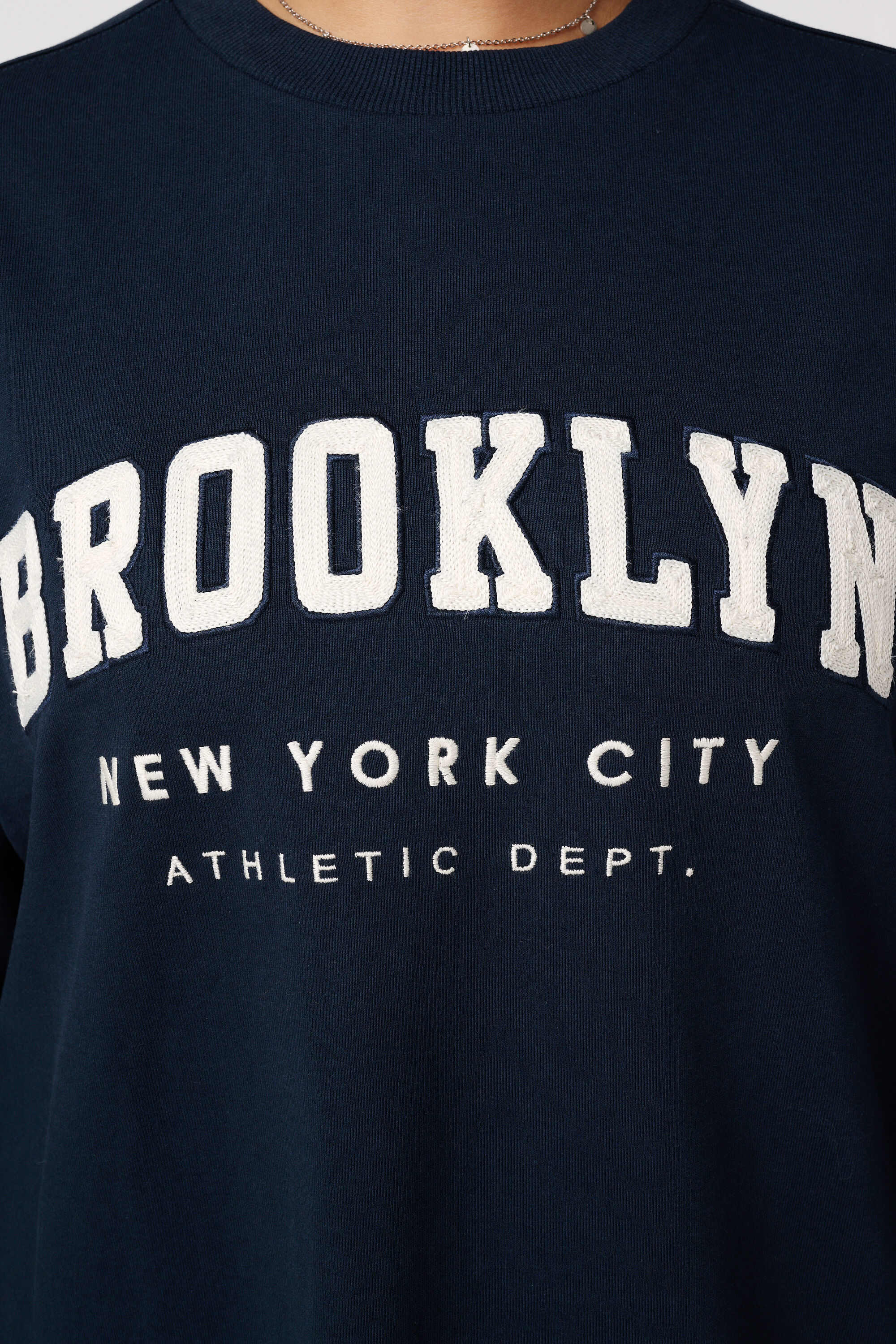 Vestido sudadera con texto image number 6