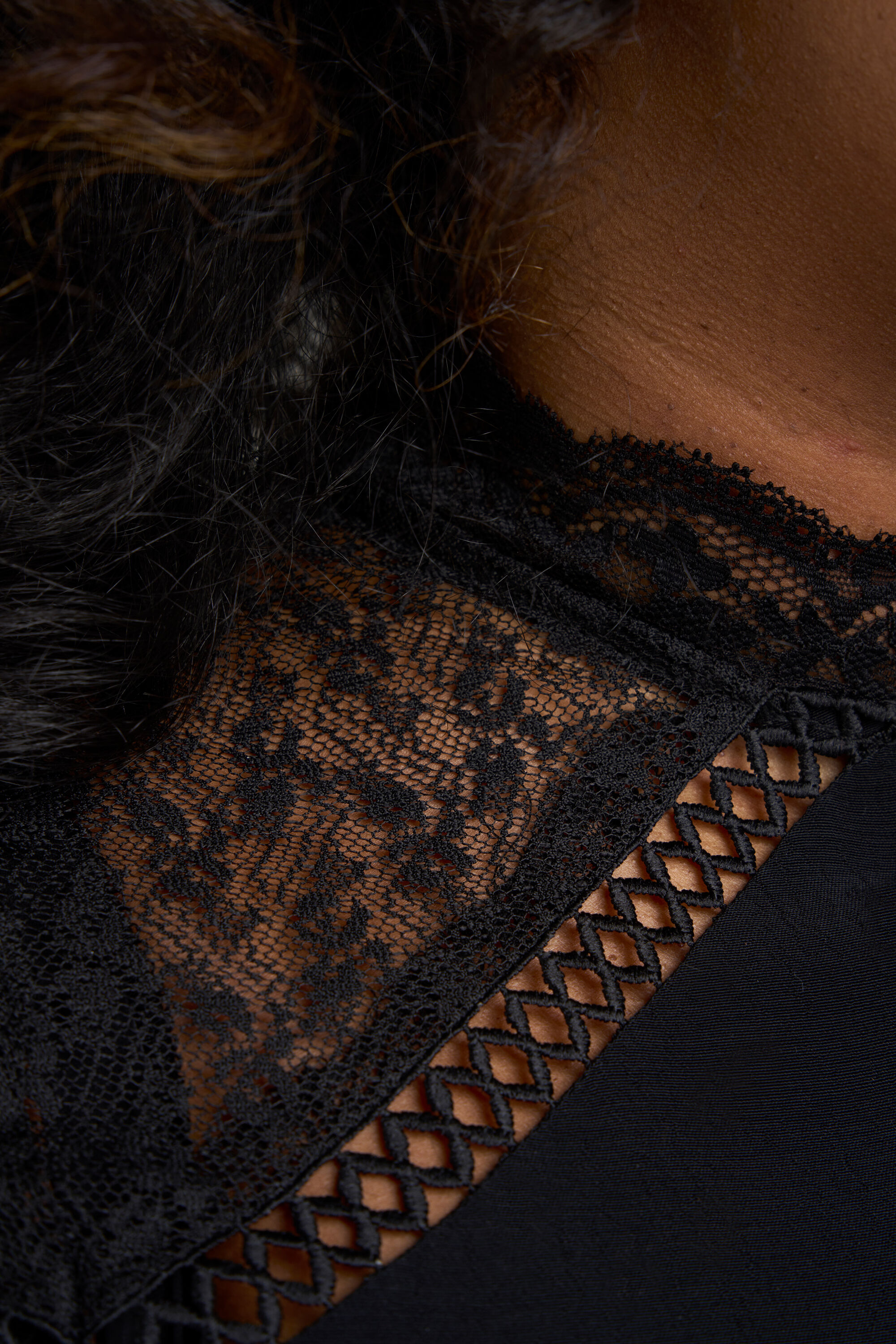 Blusa de encaje image number 4