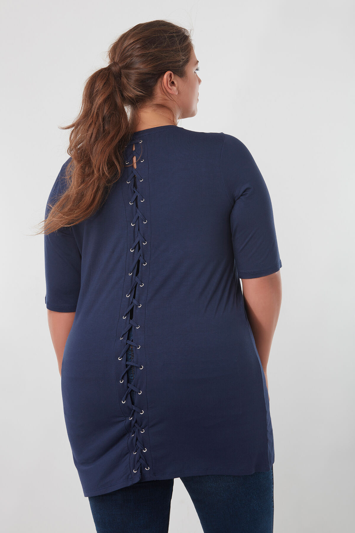 Camiseta larga con detalles de cord&oacute;n y texto image number 3