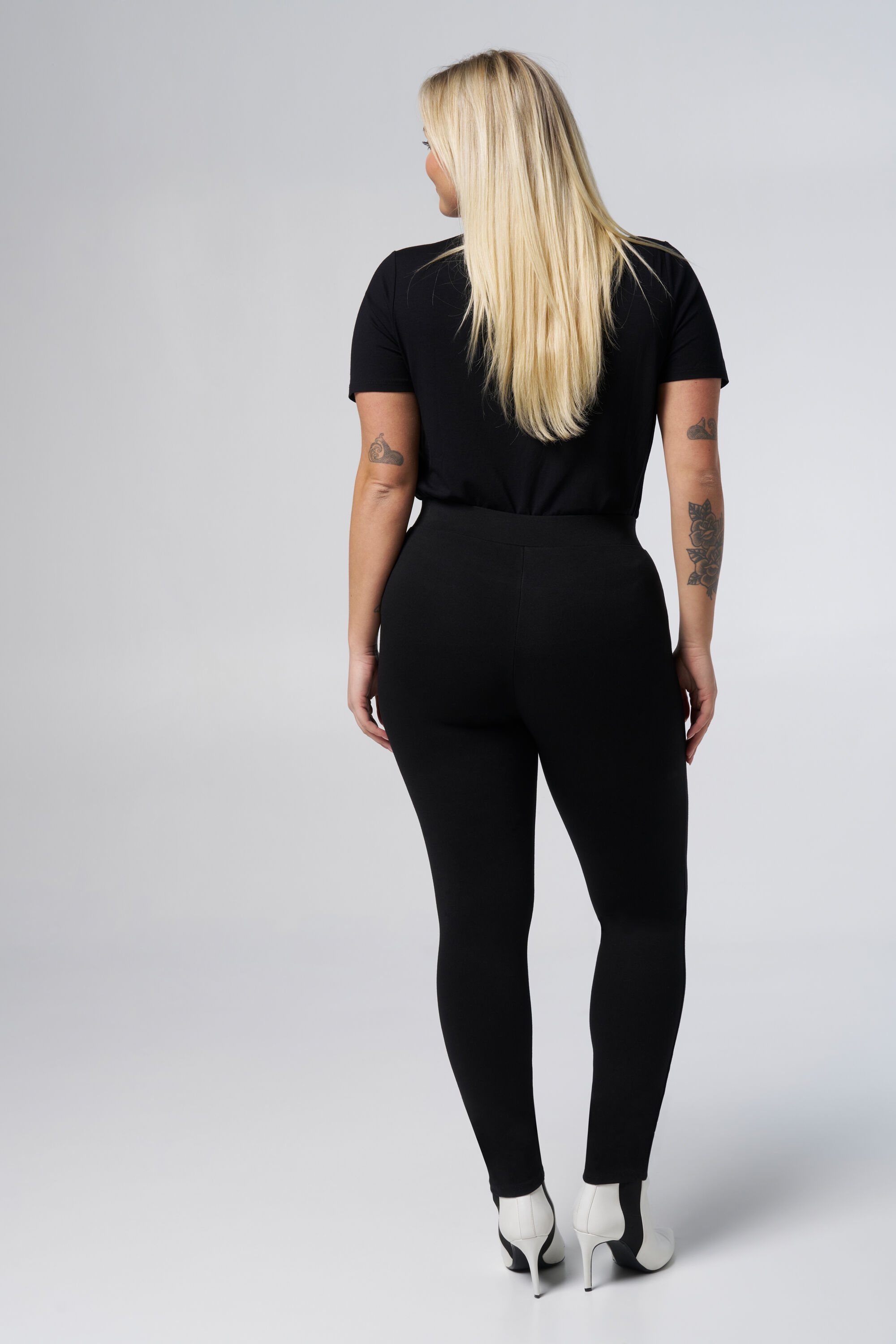 Tregging con botones dorados image number 3