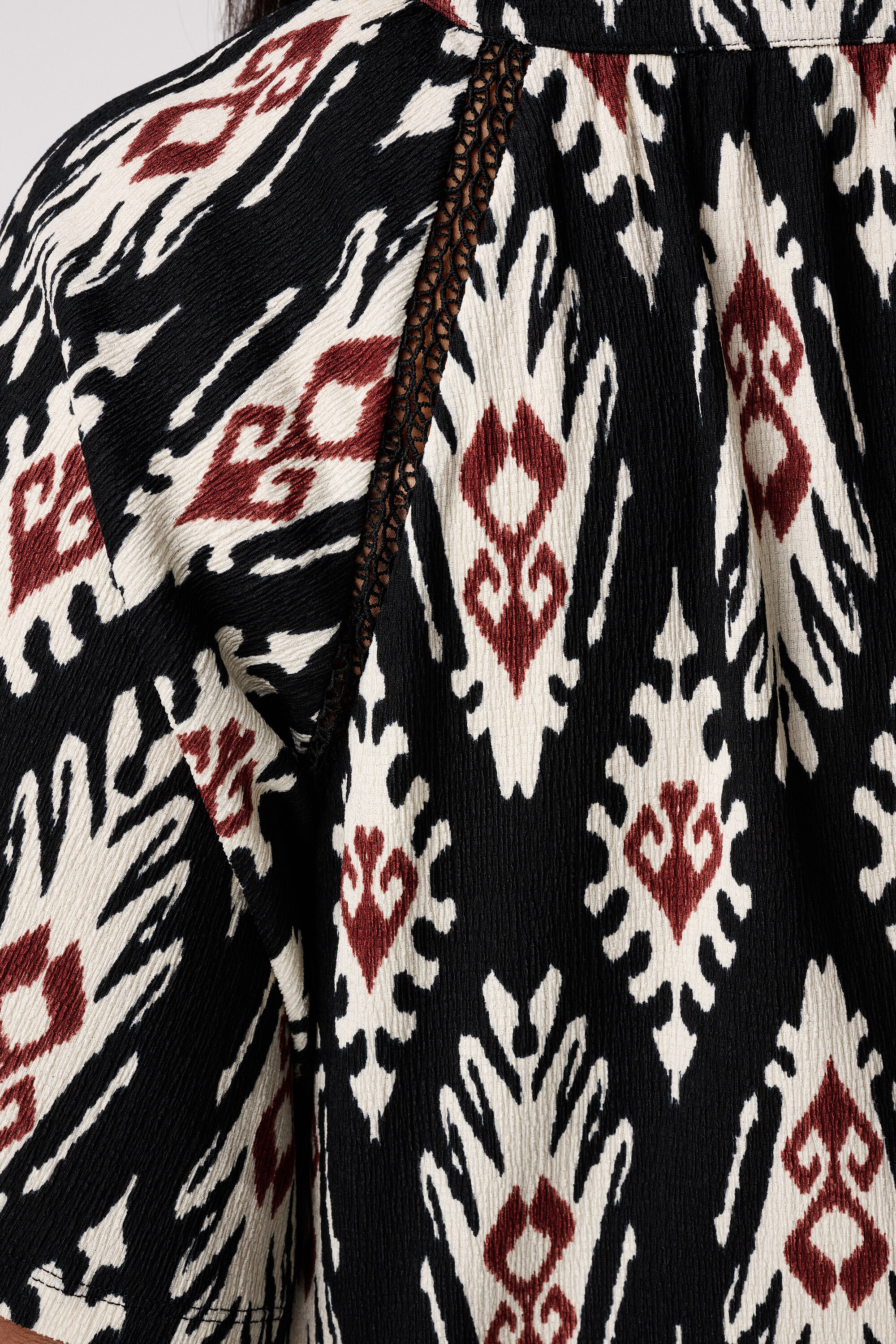 Top con mangas mariposa image number 6