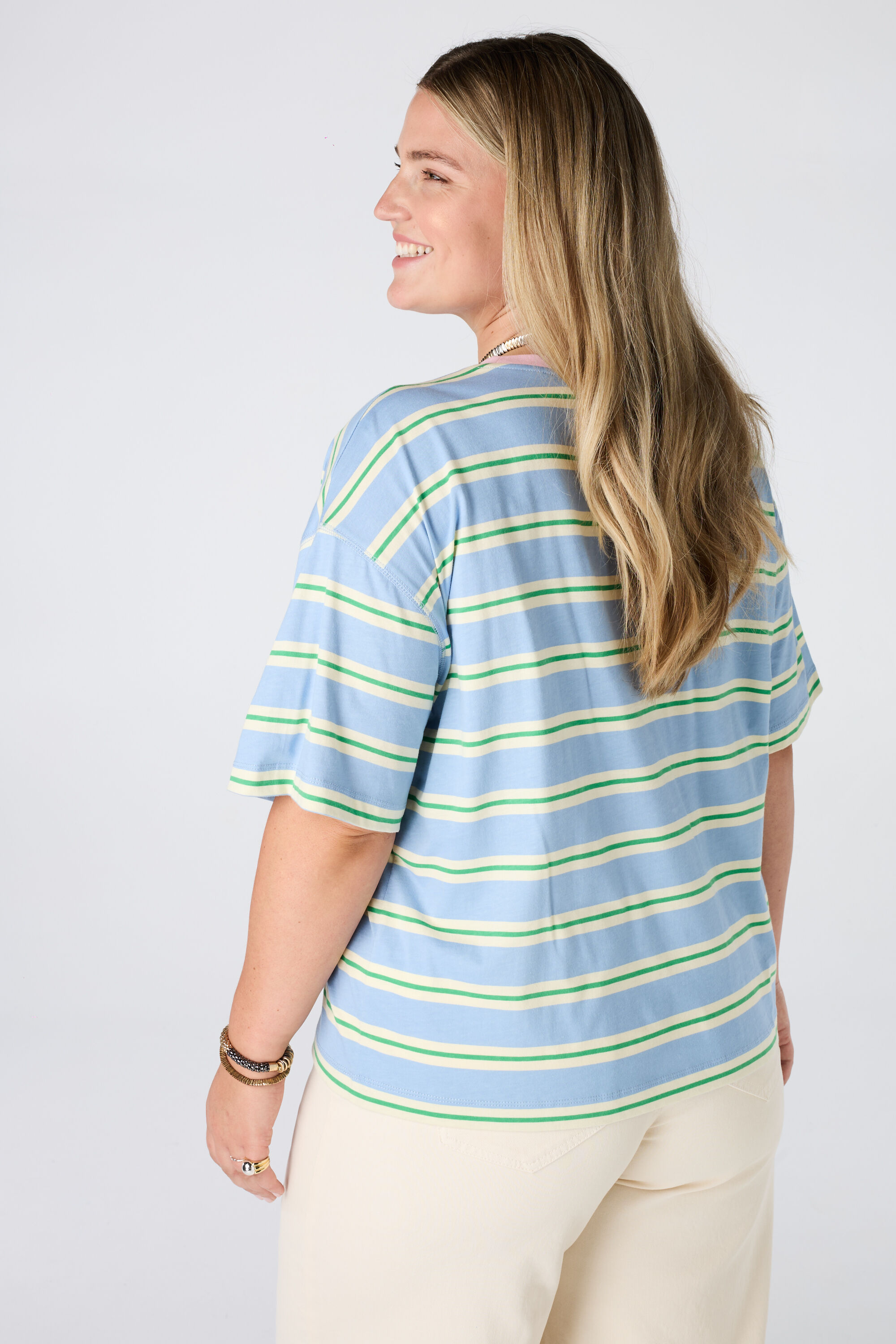 Camiseta de rayas con texto image number 3