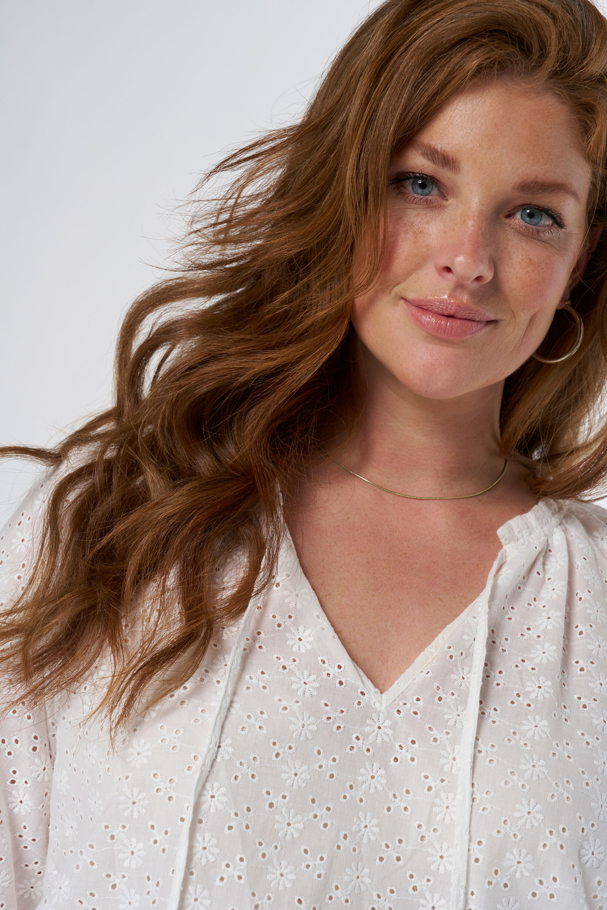 Blusa con lazo como detalle image number 4