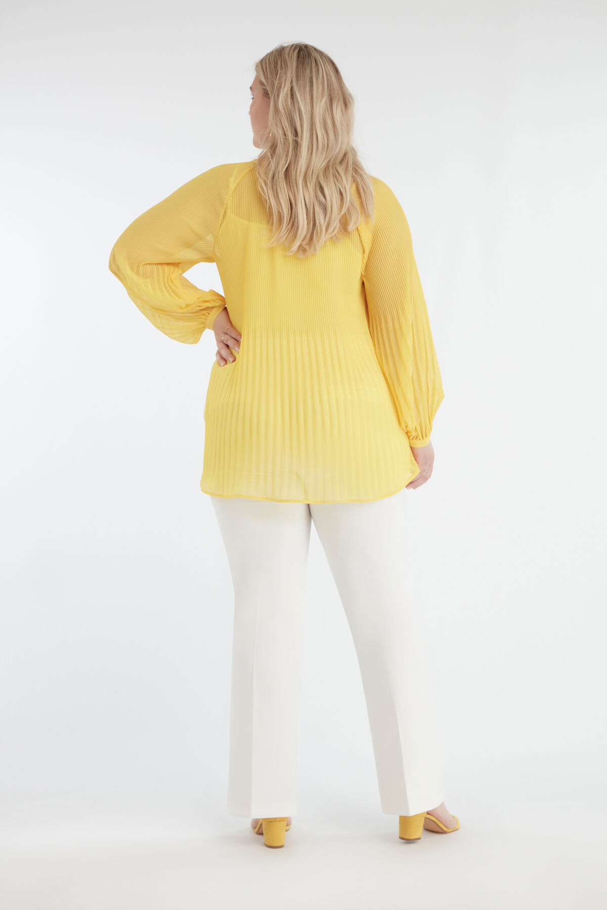 Blusa plisada amarilla image number 5