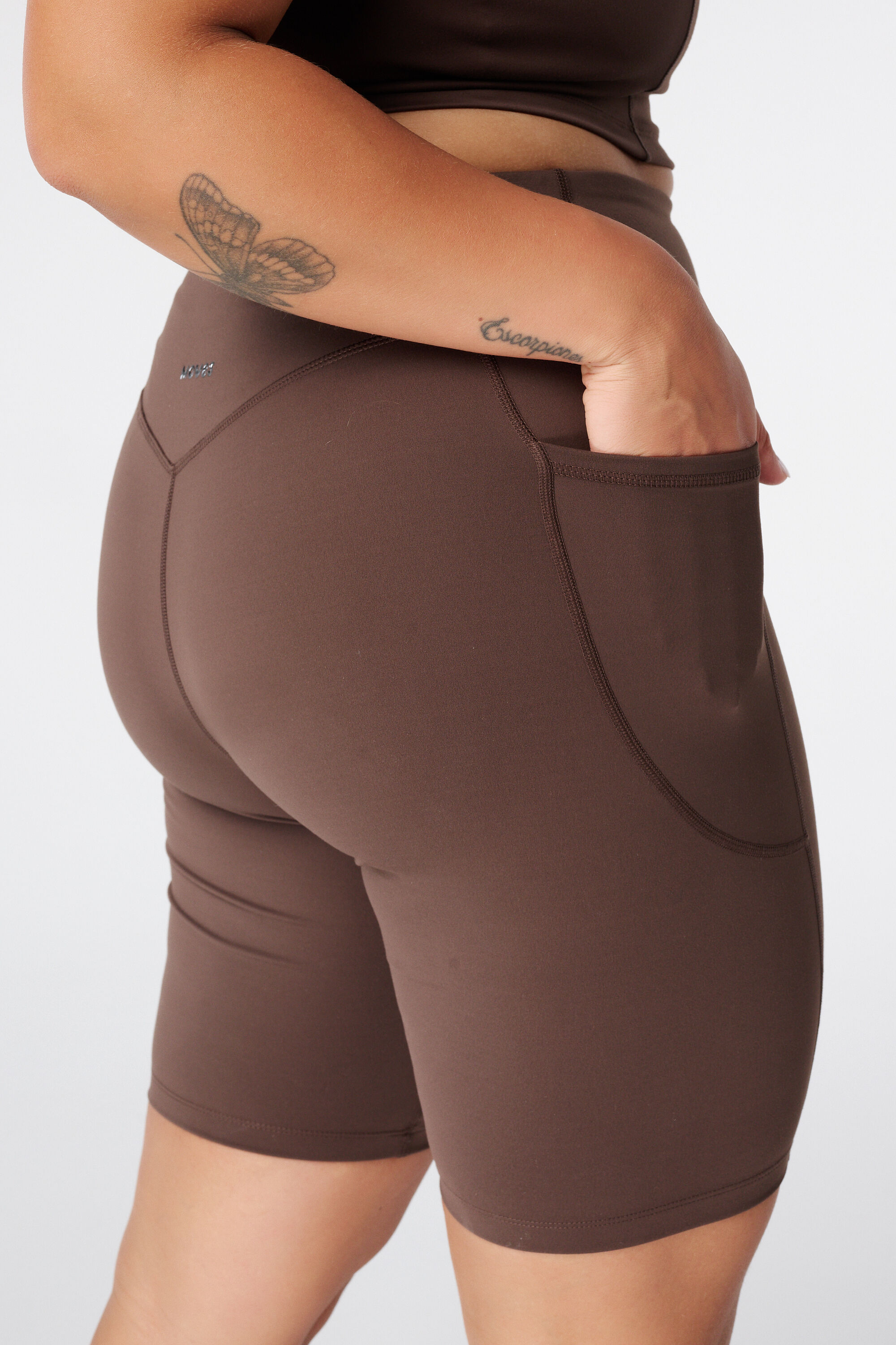 Legging deportivo corto con bolsillos laterales image number 4