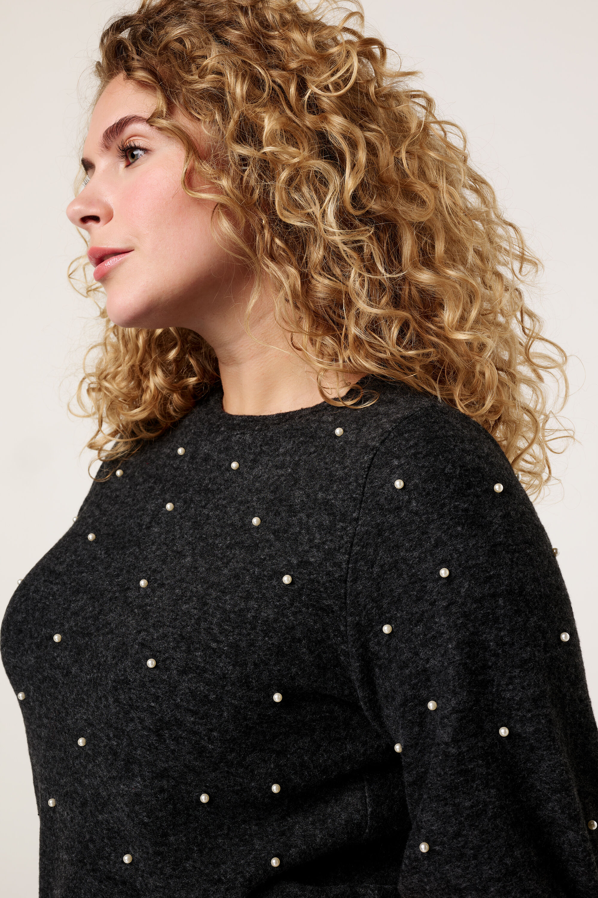 Top con perlas image number 4