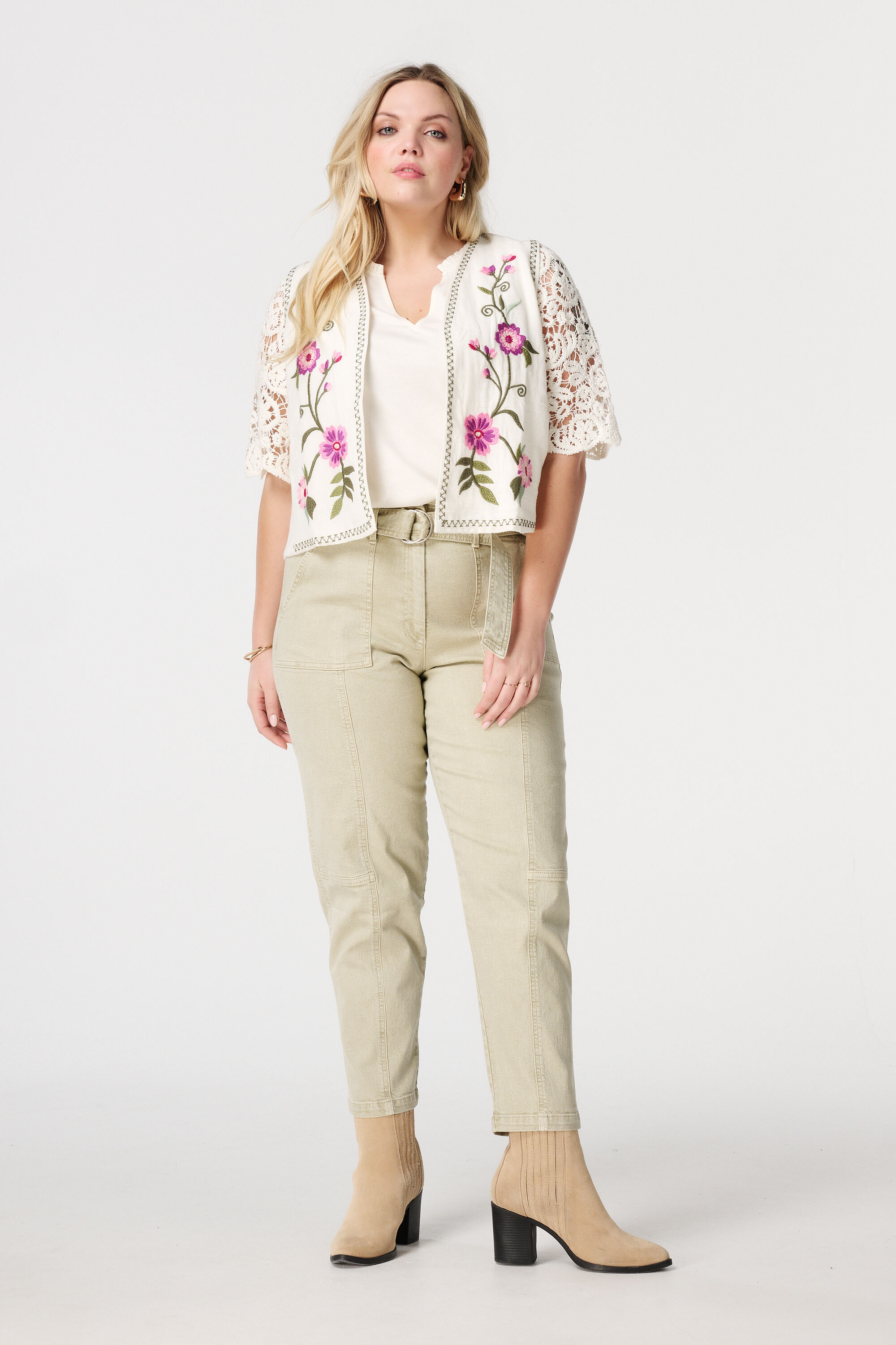 Chaleco con bordado  image number 5