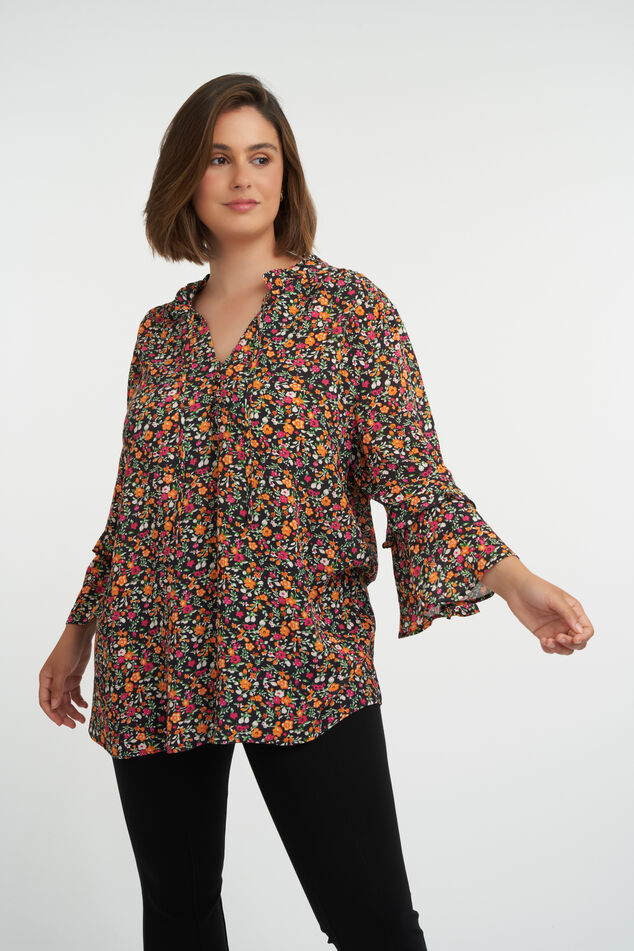 Blusa con volantes y botones image number 0