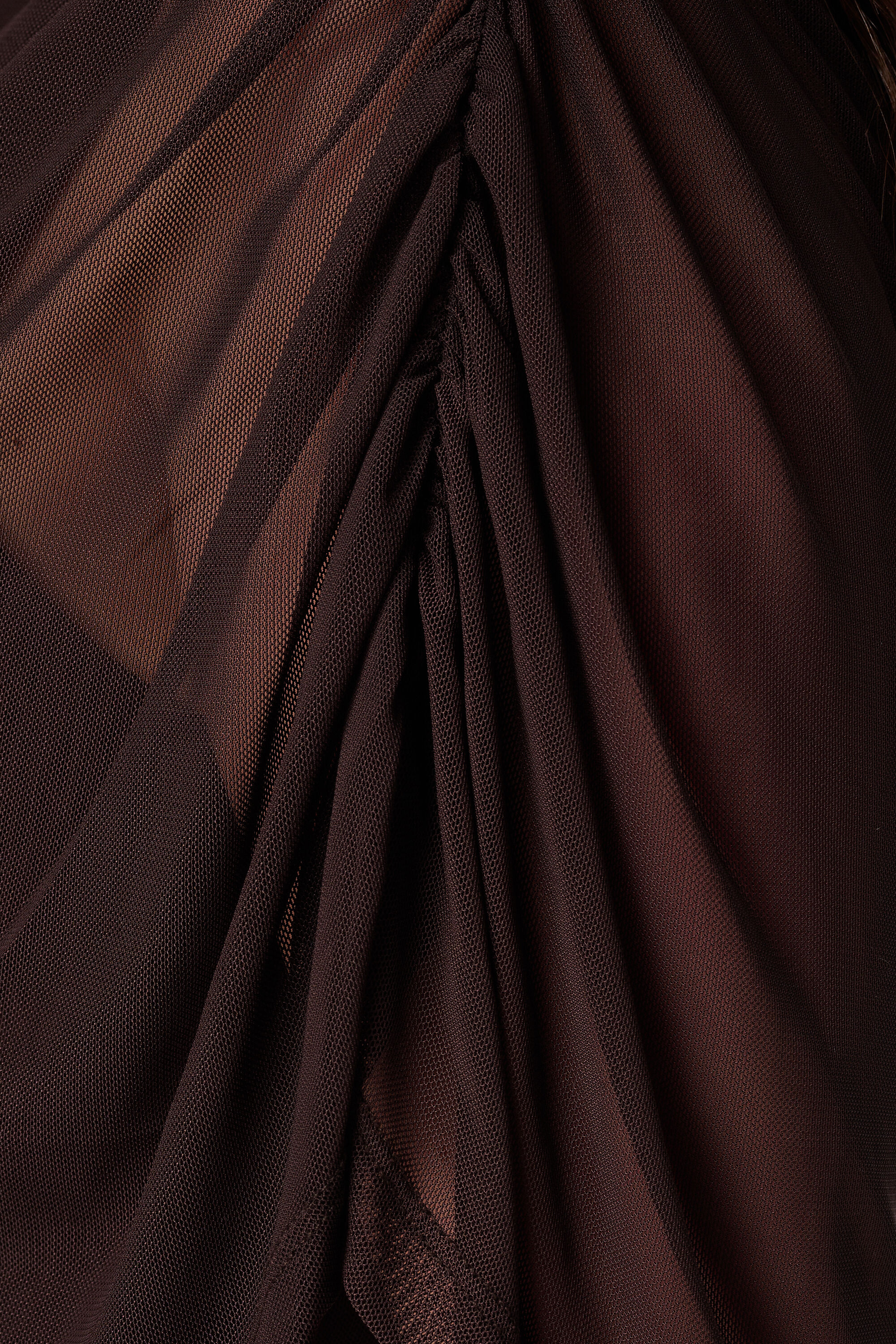 Top de malla con mangas drapeadas image number 6