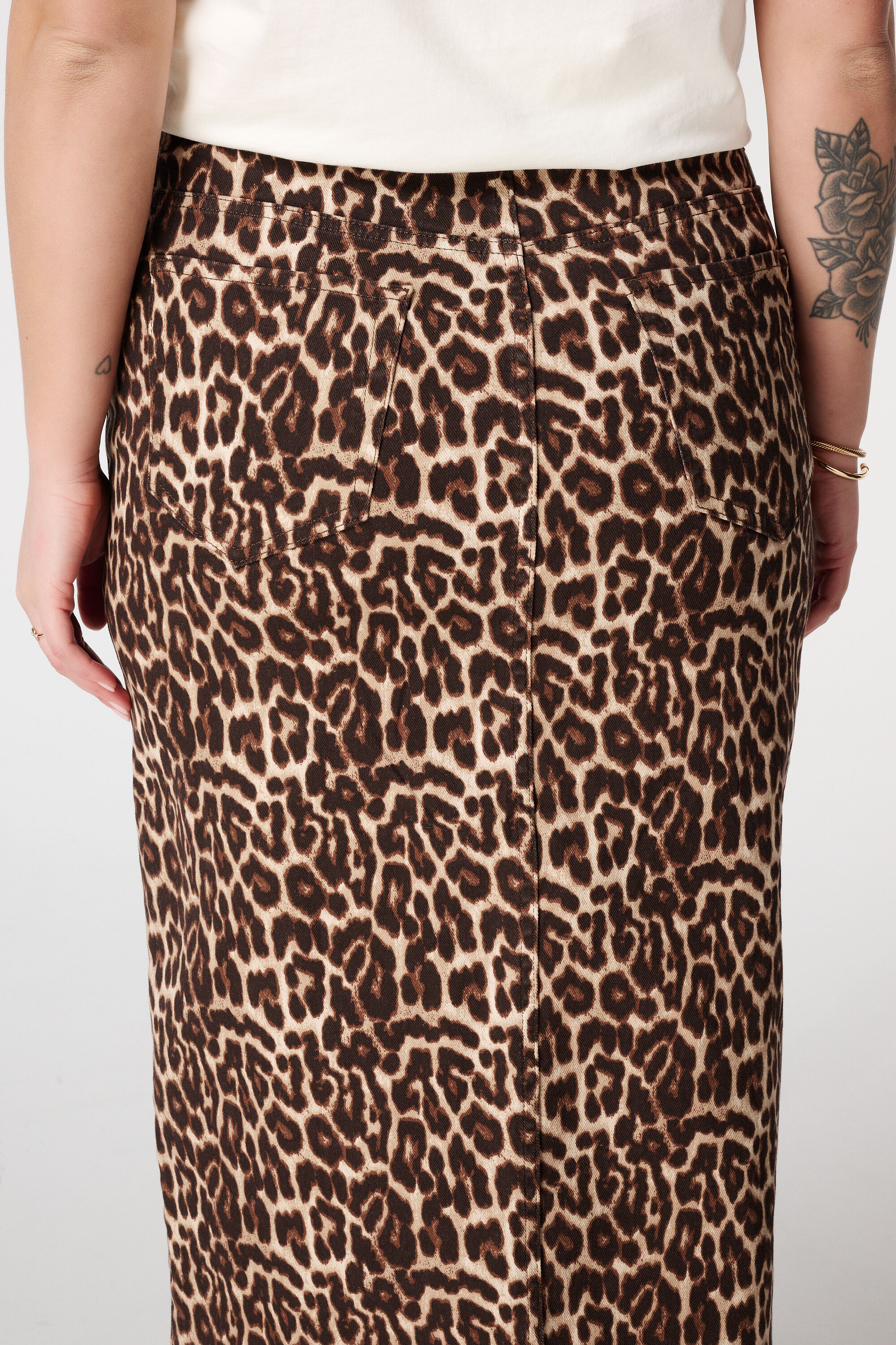 Falda l&aacute;piz con estampado de leopardo  image number 4