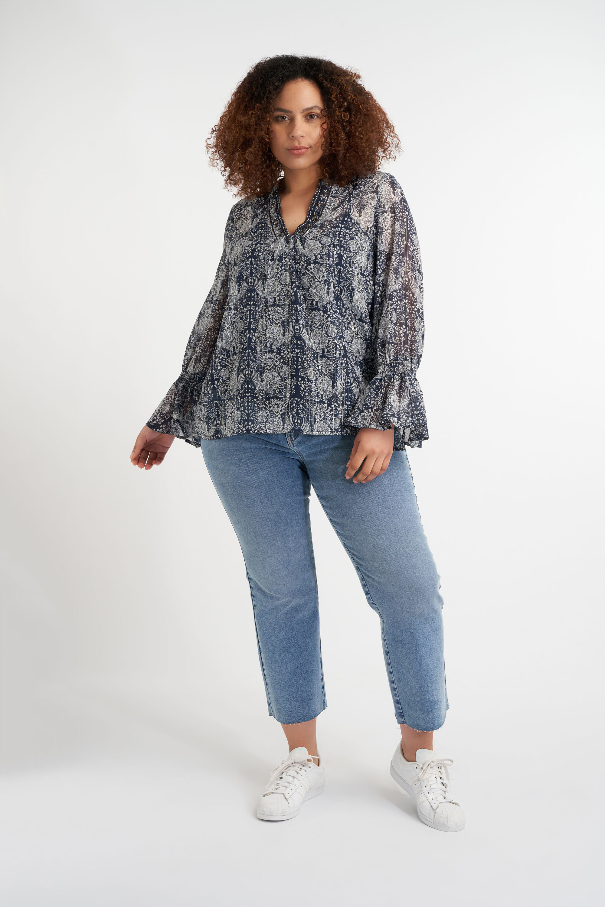 Blusa con mangas con volantes image number 5