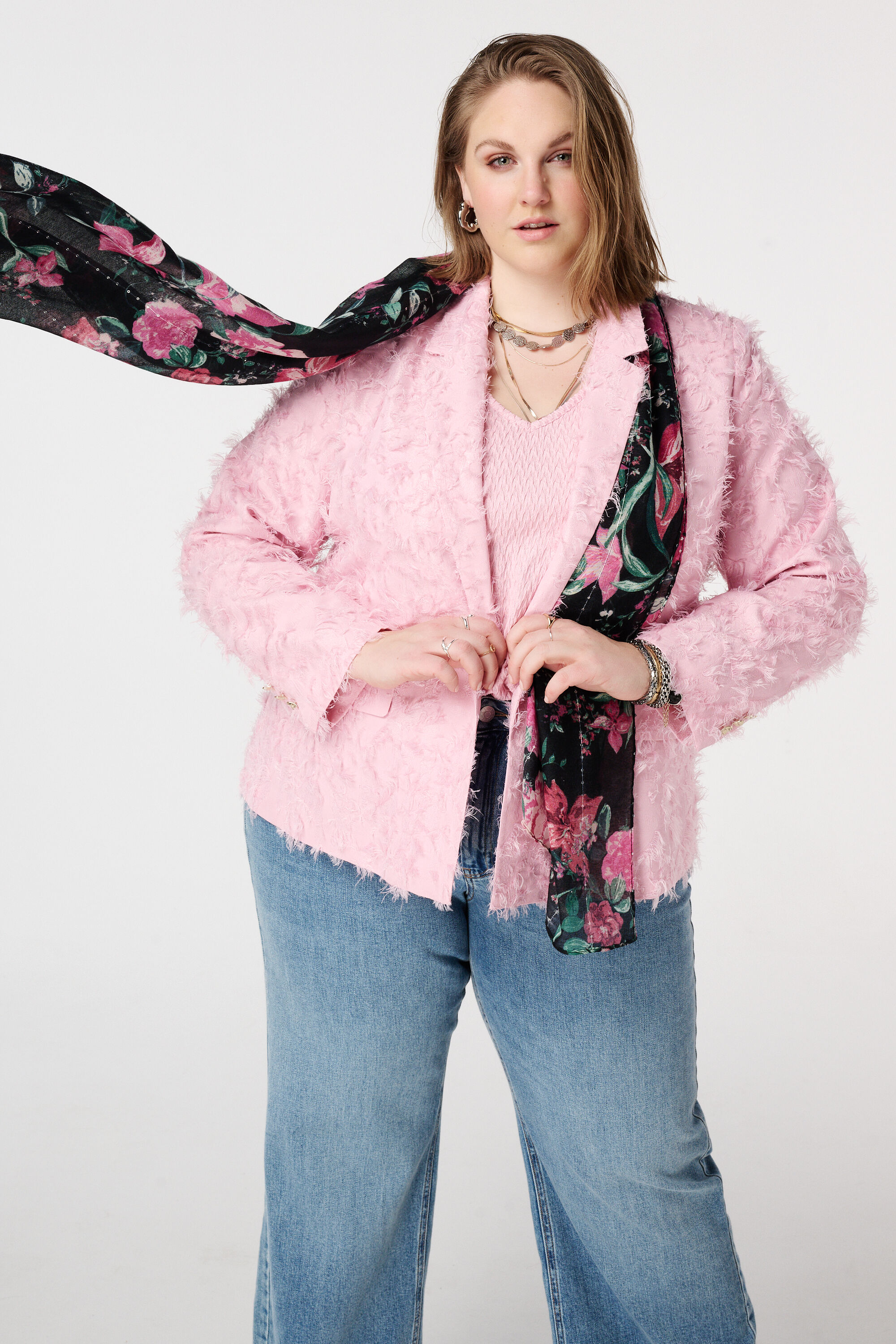 Pa&ntilde;uelo con estampado y strass