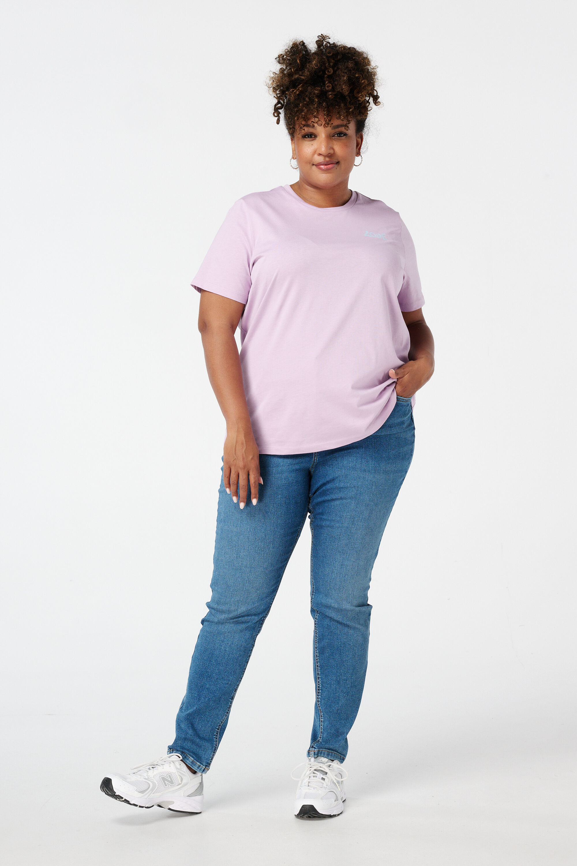 Camiseta con estampado de flores image number 5