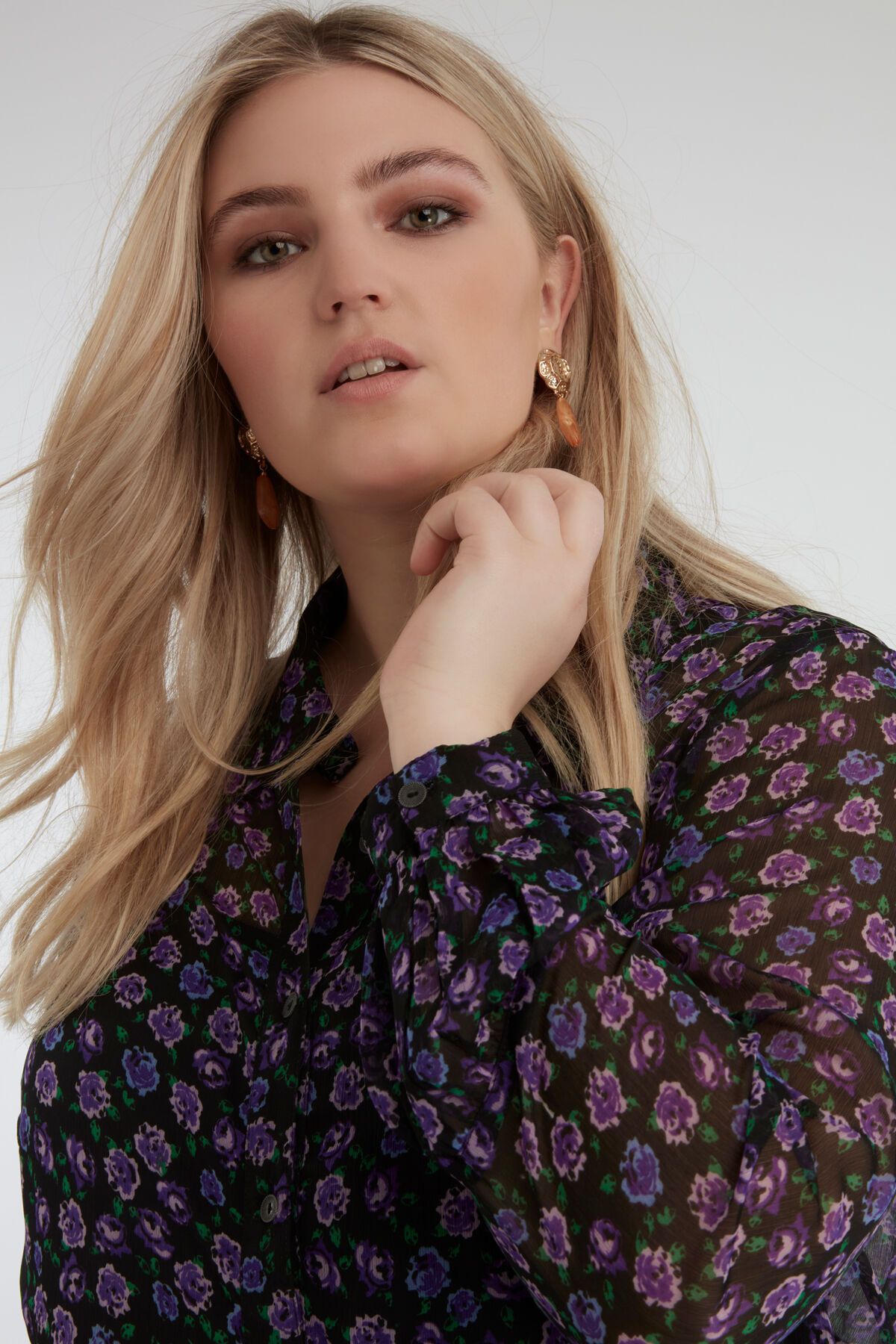 Vestido camisero con estampado image number 6