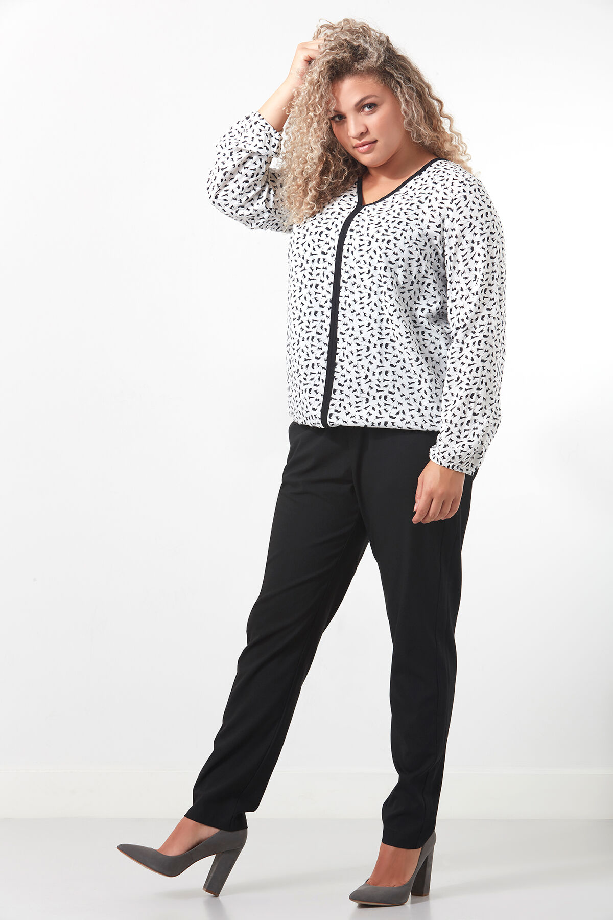 Blusa con un gato estampado image number 3