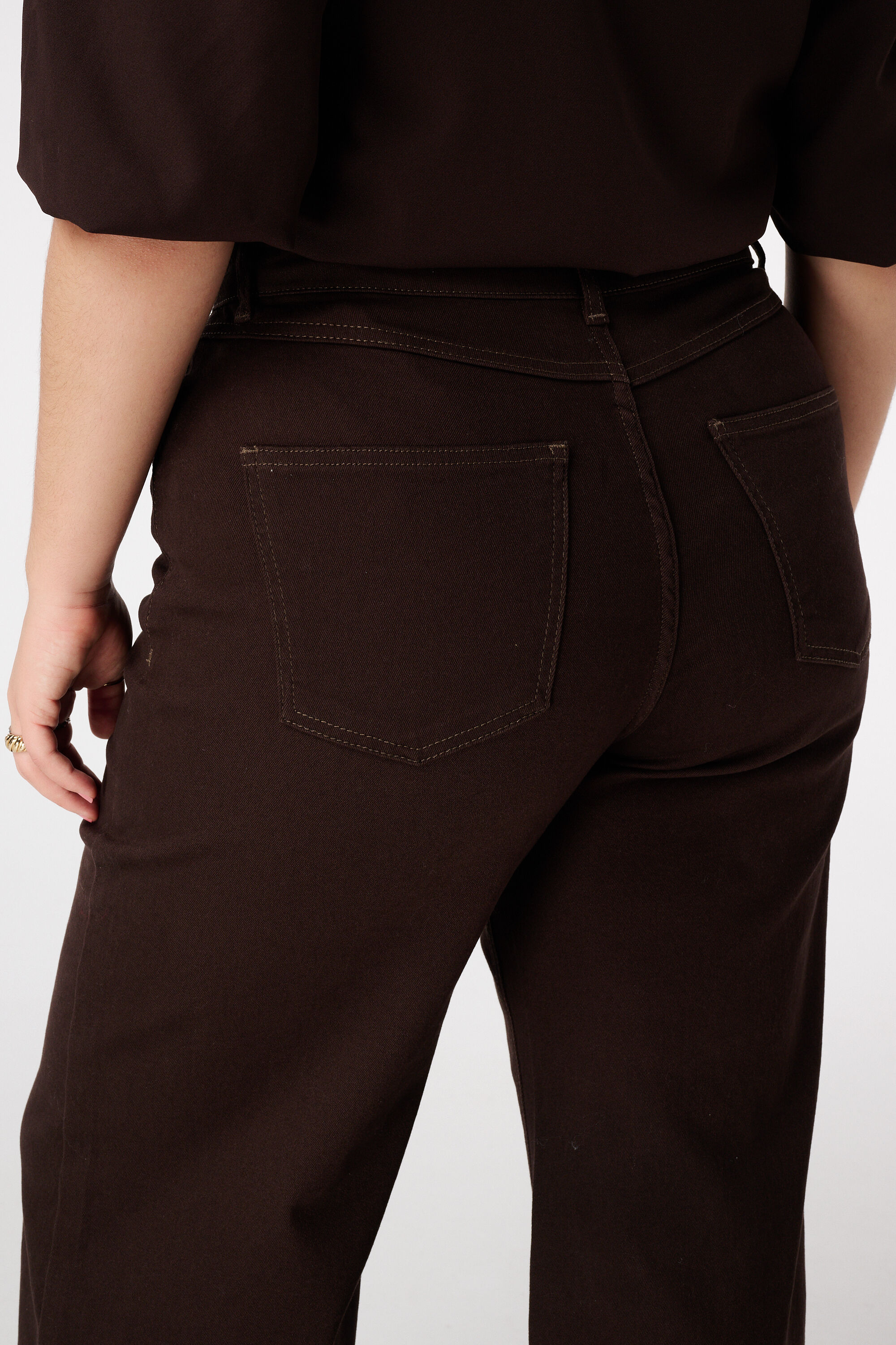 Vaqueros de pierna ancha y cintura alta image number 4