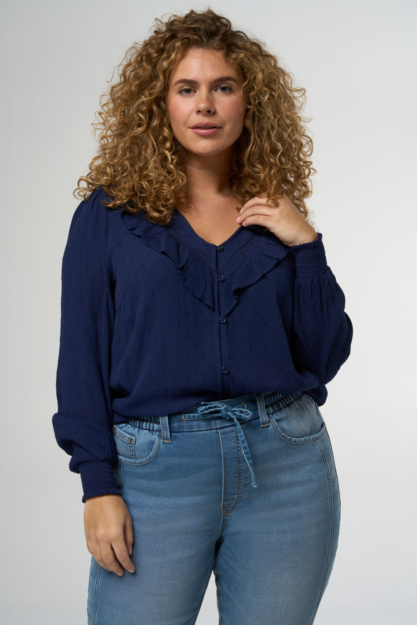 Blusa con estructura y detalles. image number 6