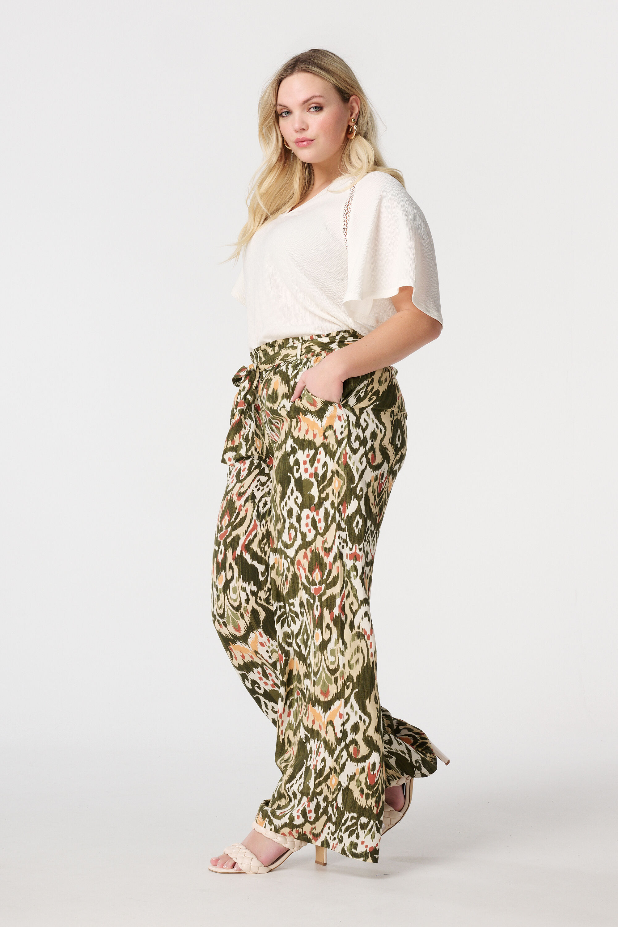 Top con detalles bordados image number 5