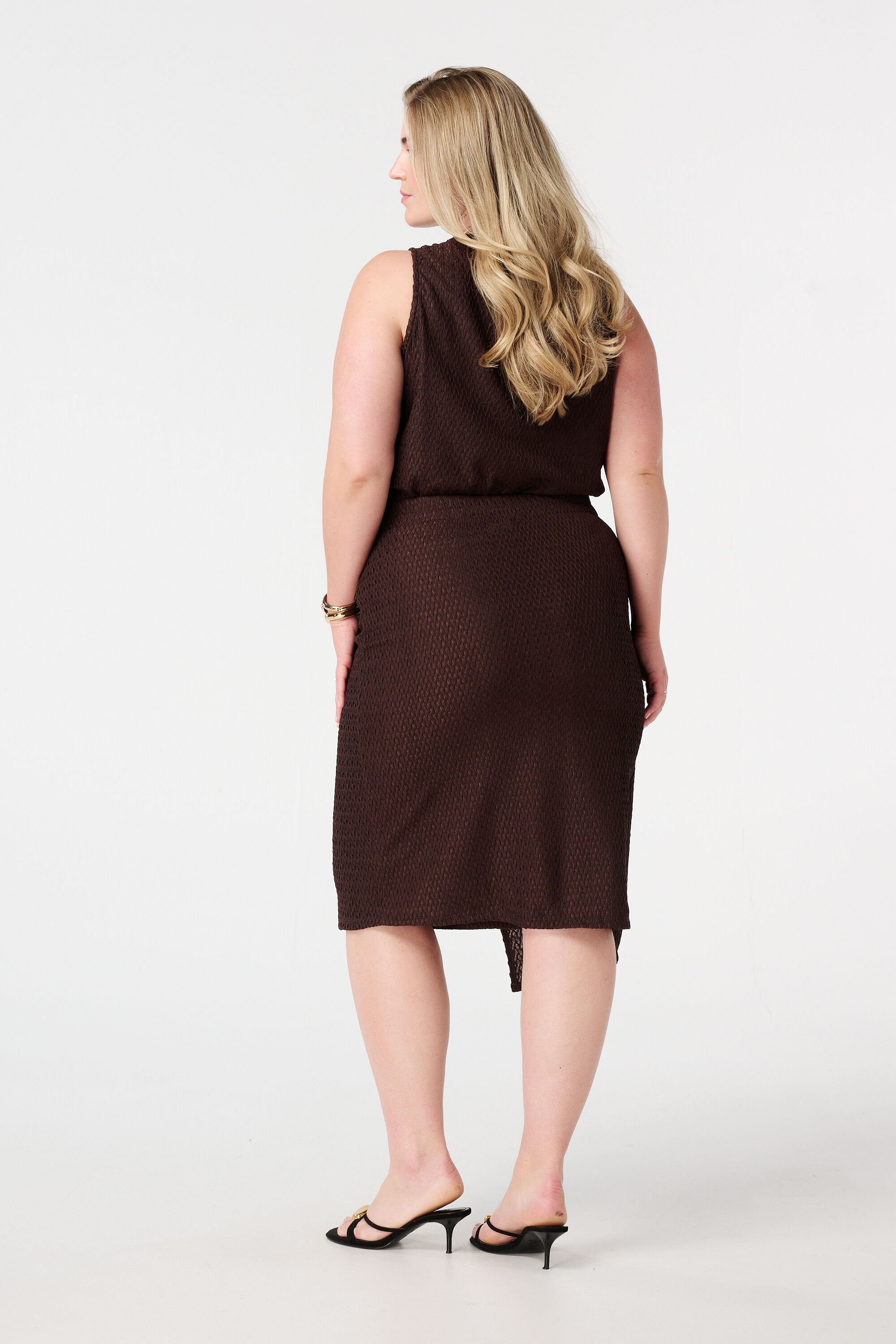 Falda midi entallada con detalle de hebilla image number 3