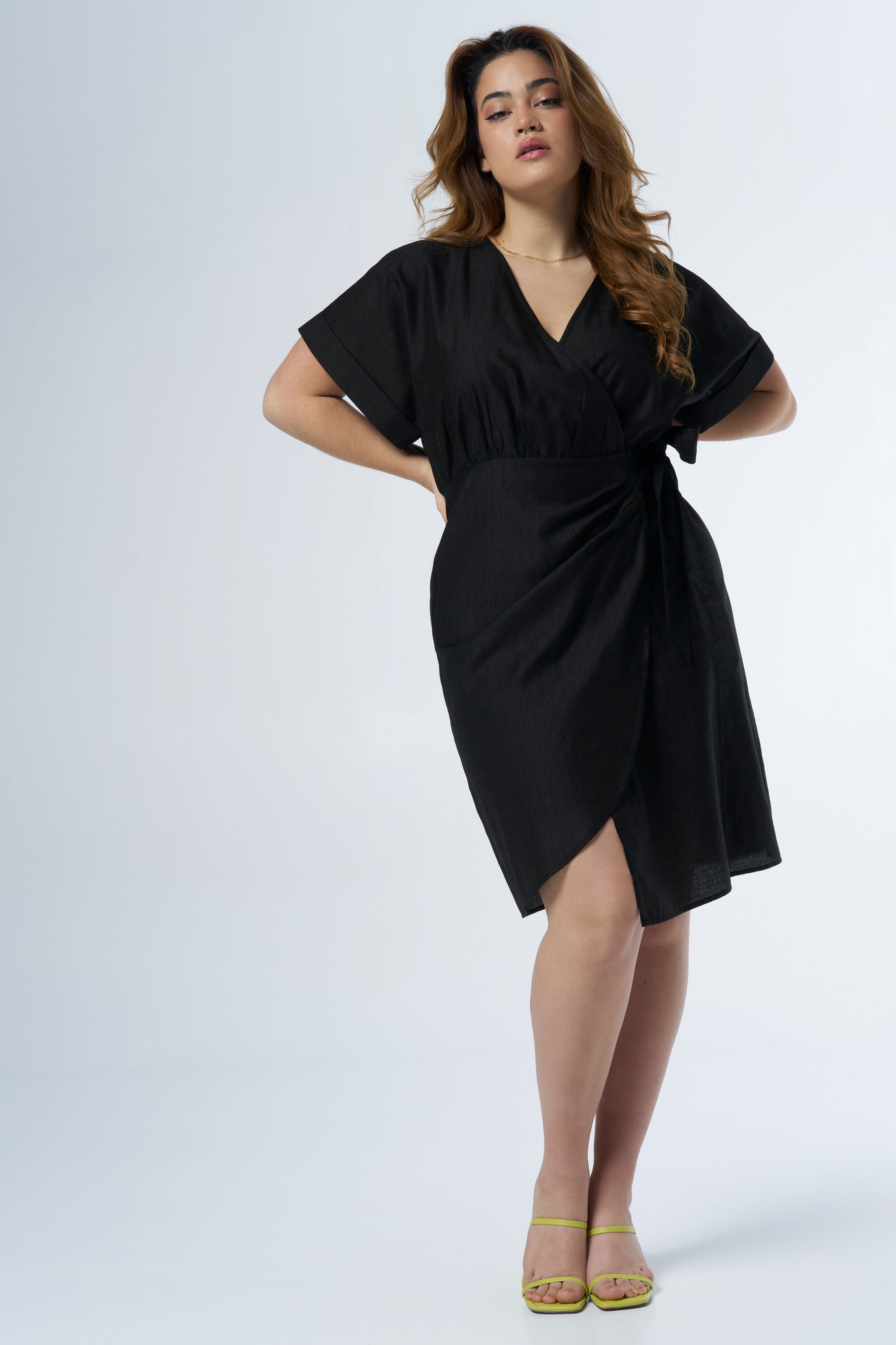 Vestido con detalle de lazo image number 5