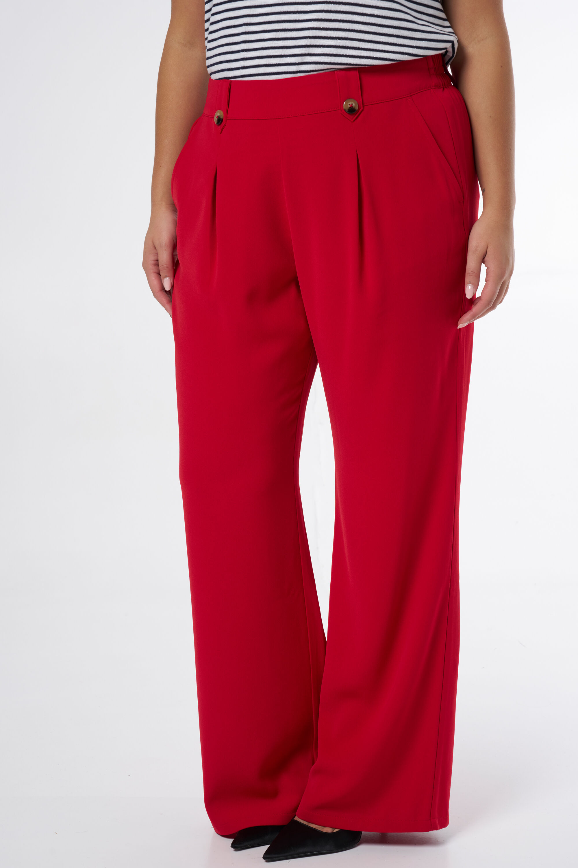 Pantalones con botones  image number 5