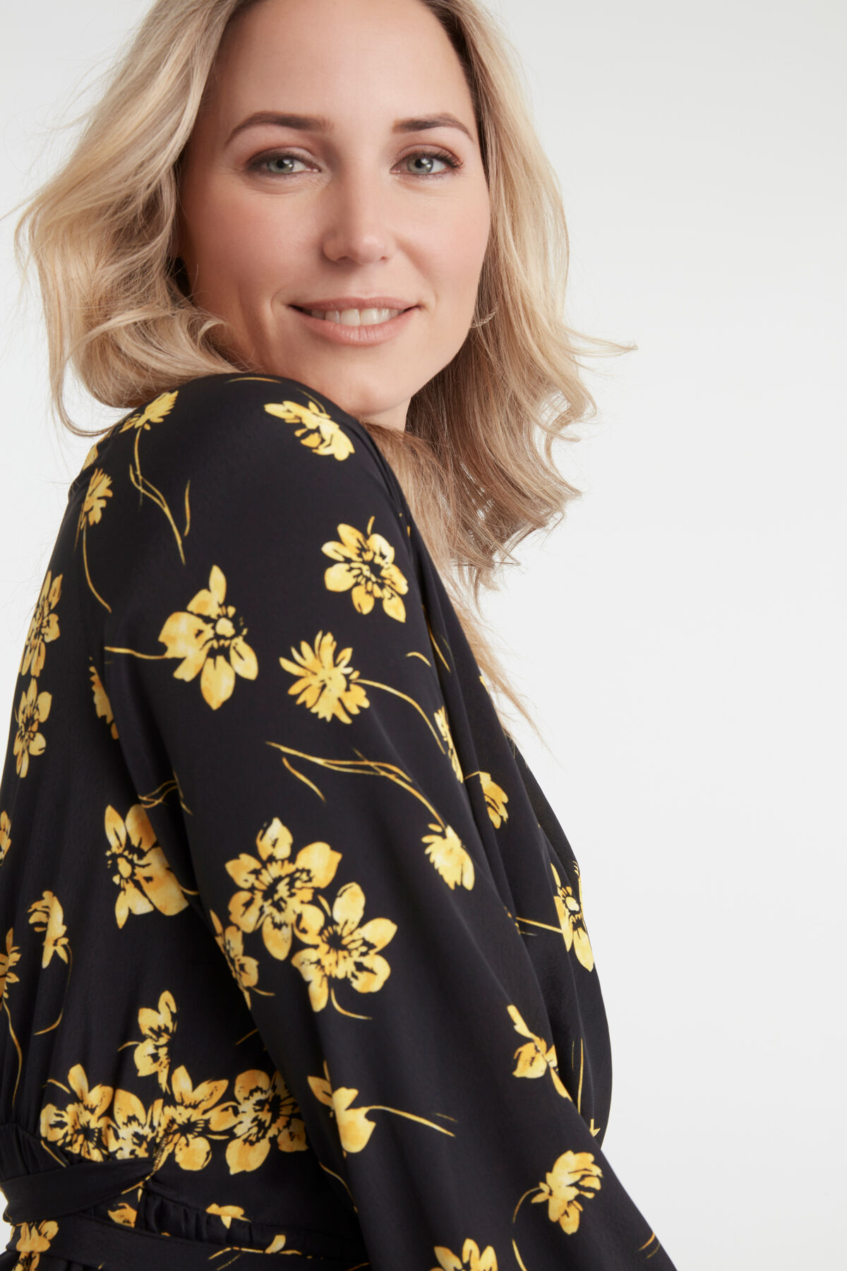 Vestido cruzado image number 4