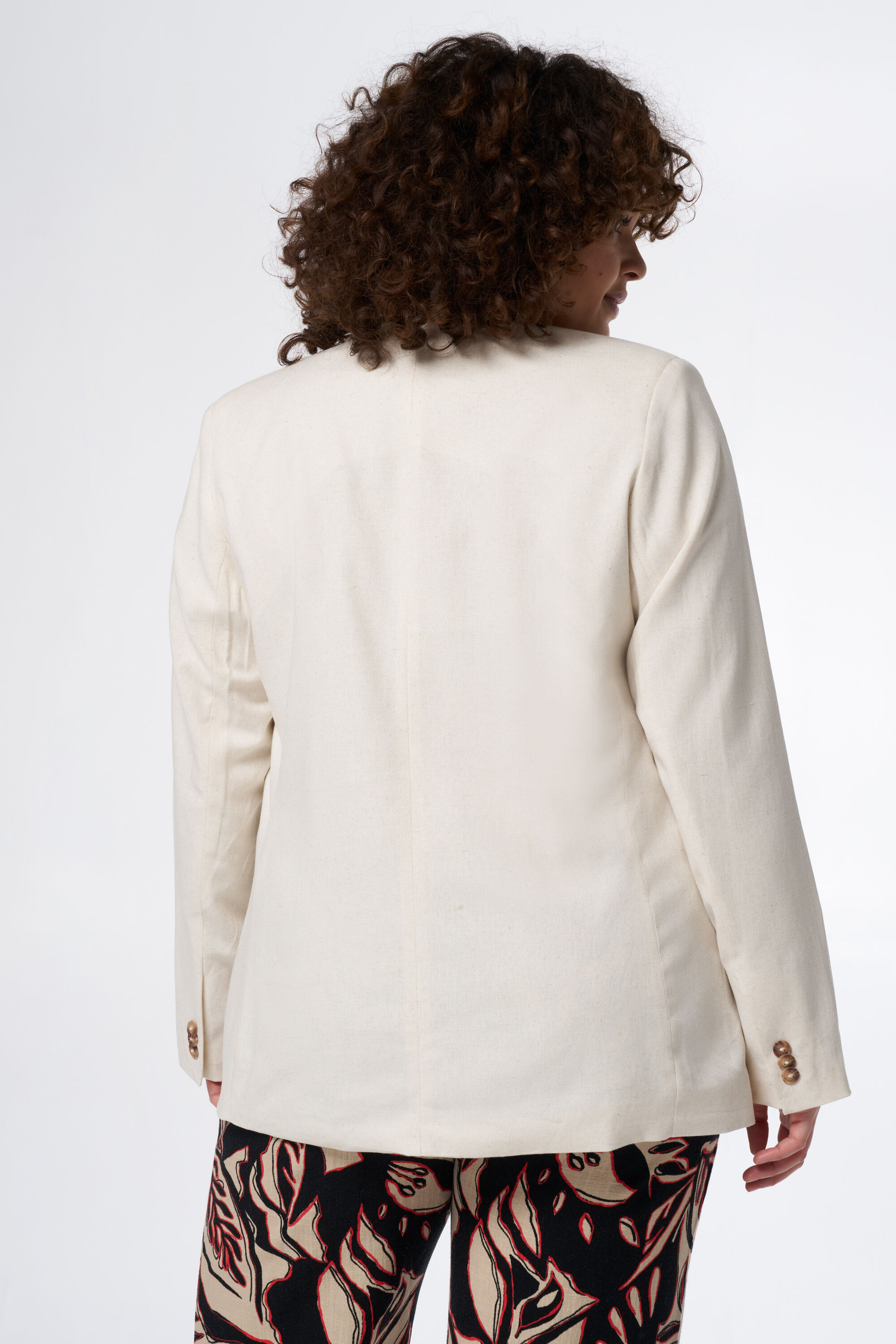 Blazer de lino de corte recto image number 3