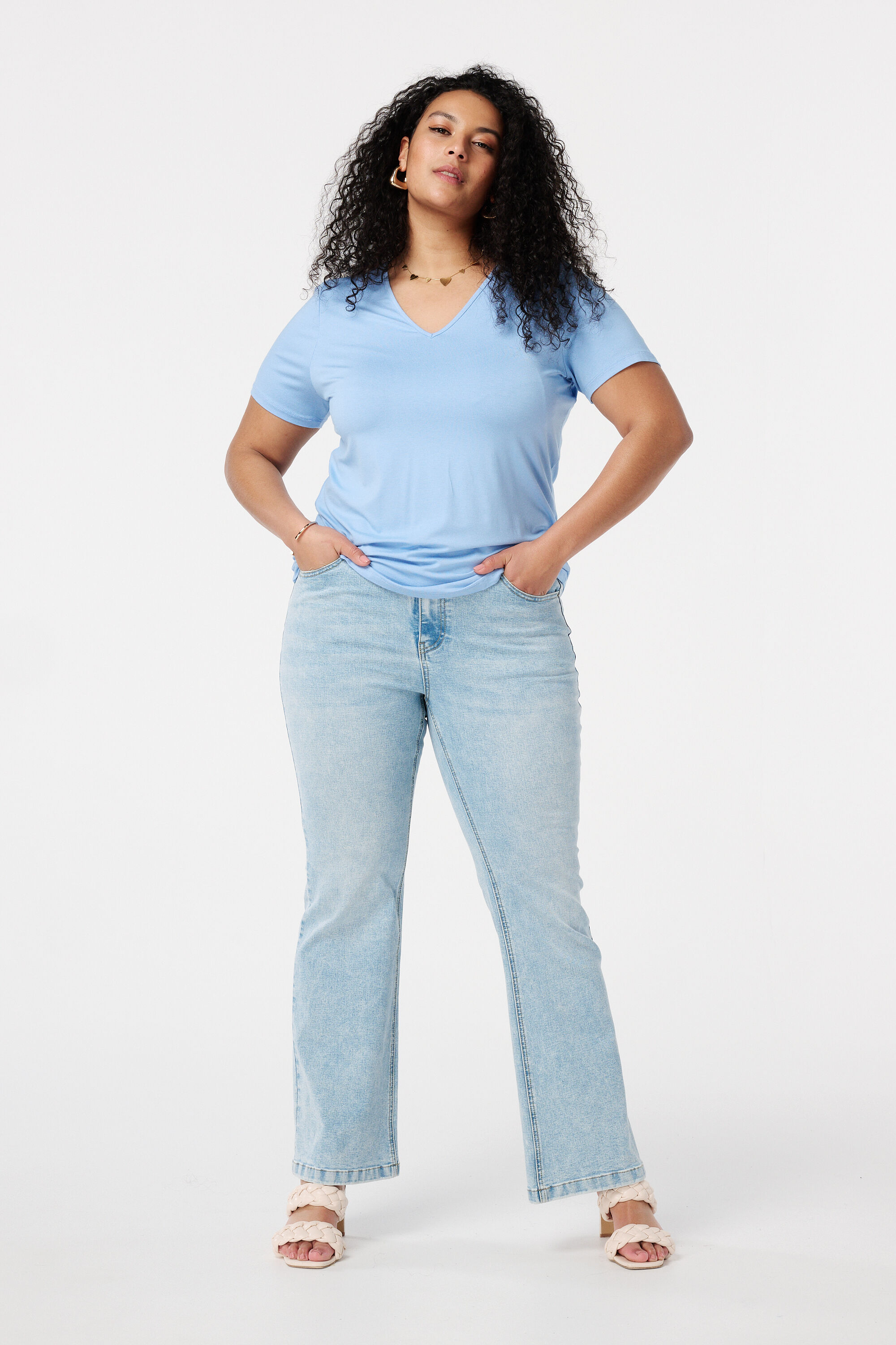 Camiseta con escote en V image number 5