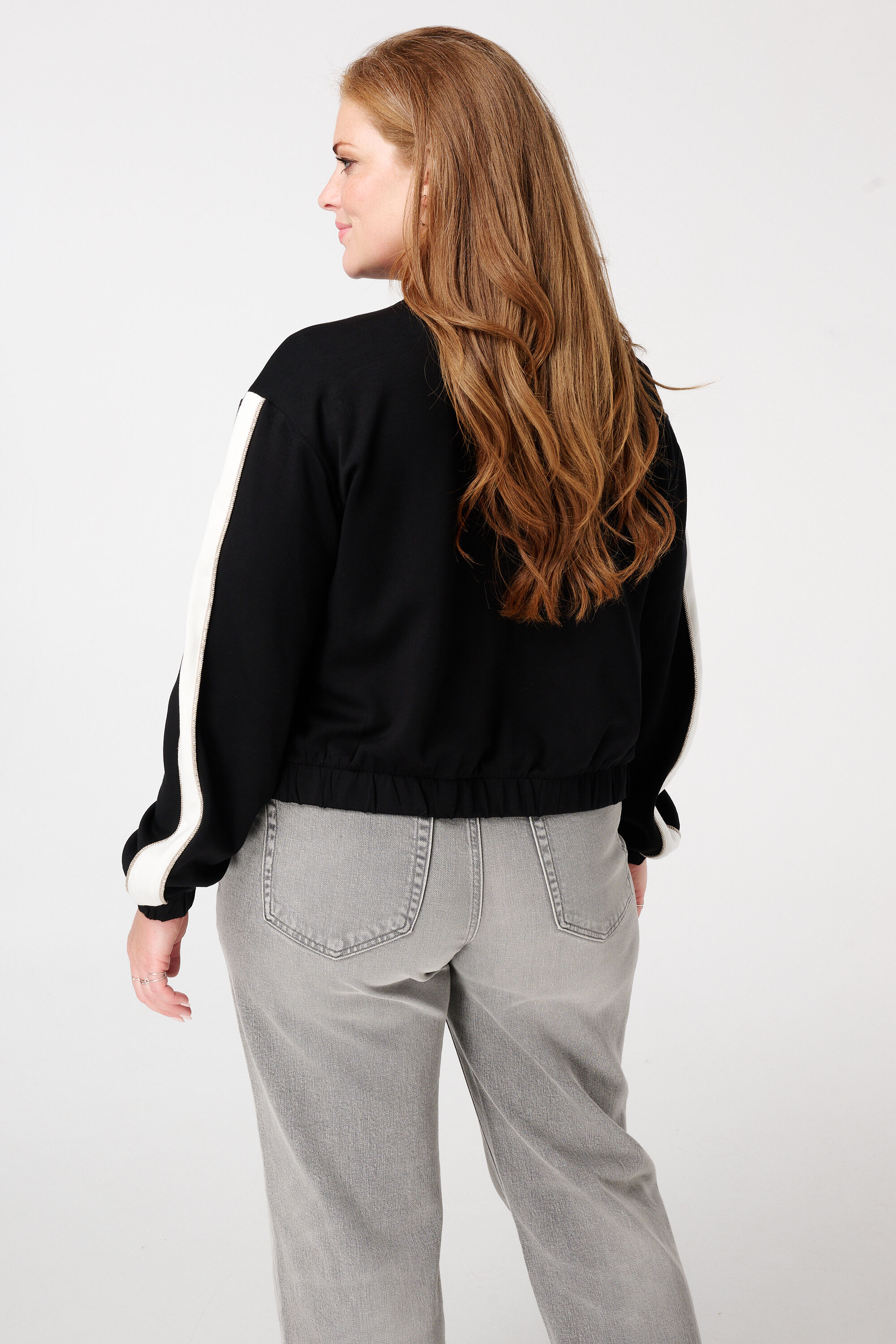 C&aacute;rdigan con estampado image number 3