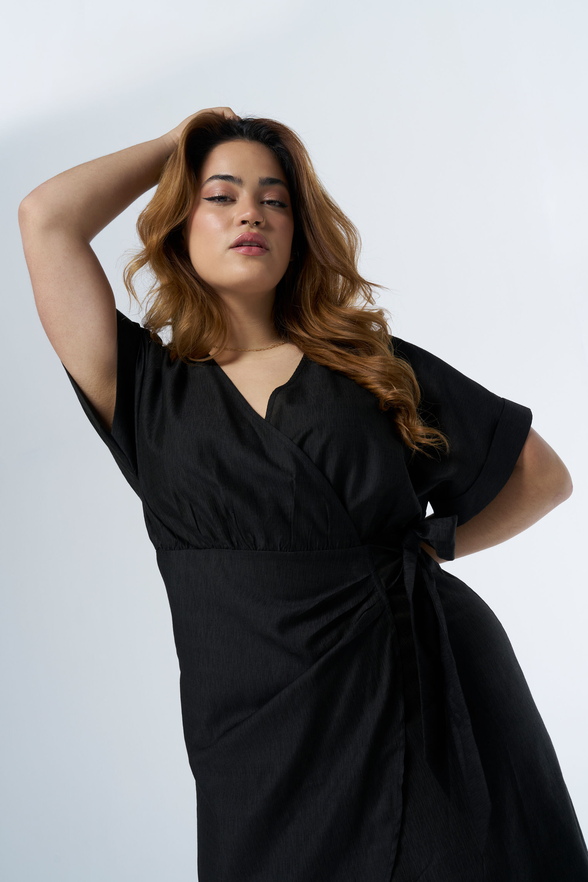 Vestido con detalle de lazo image number 0