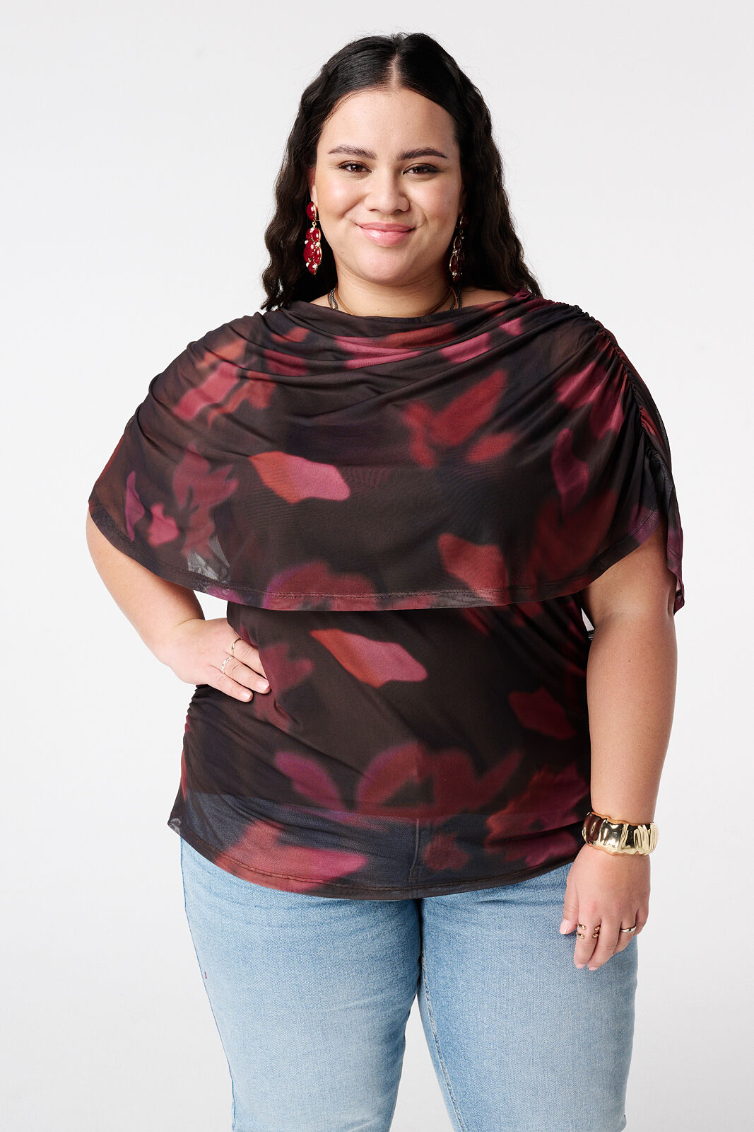 Top de malla con mangas drapeadas