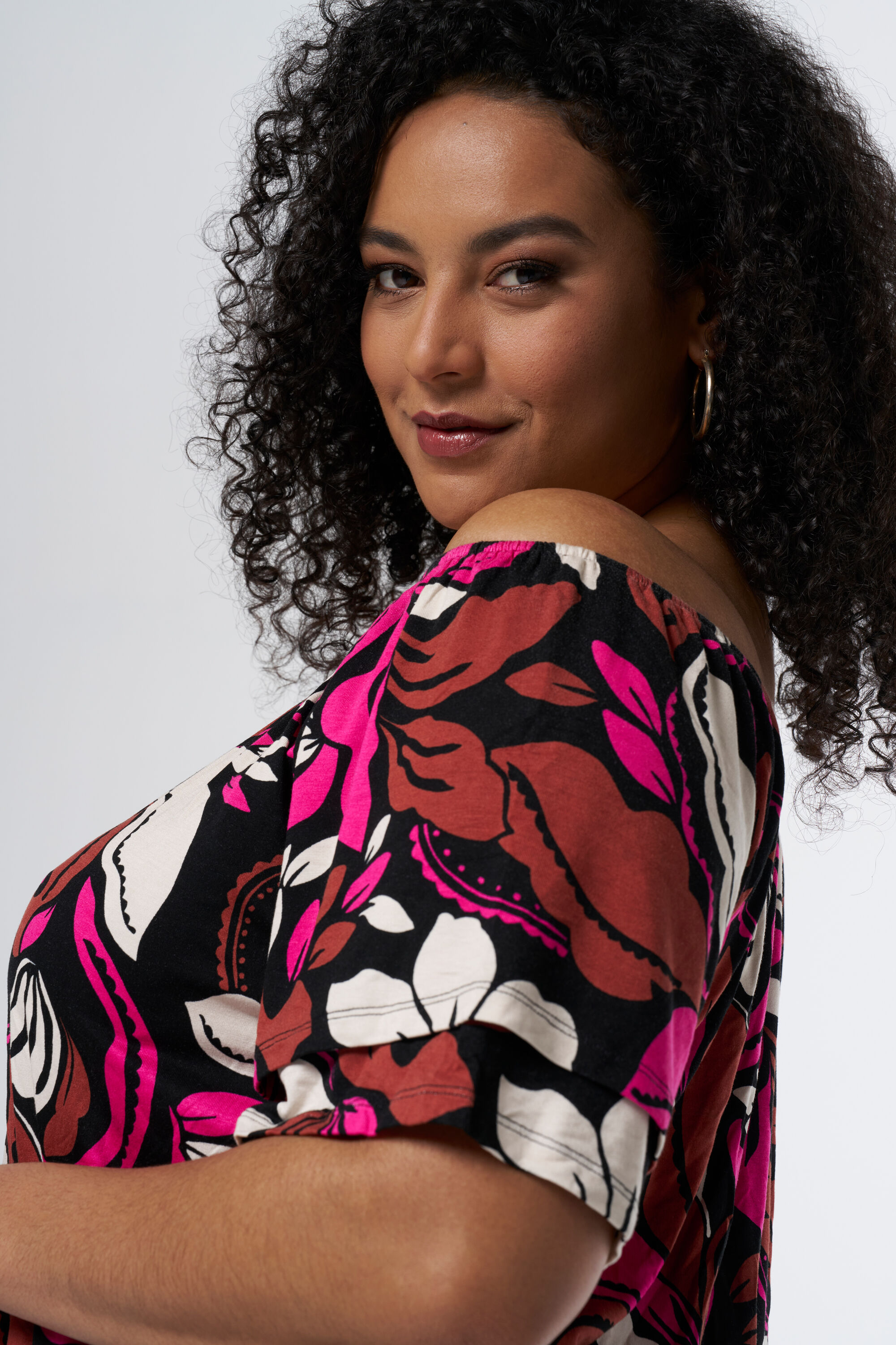 Vestido con los hombros al descubierto image number 4