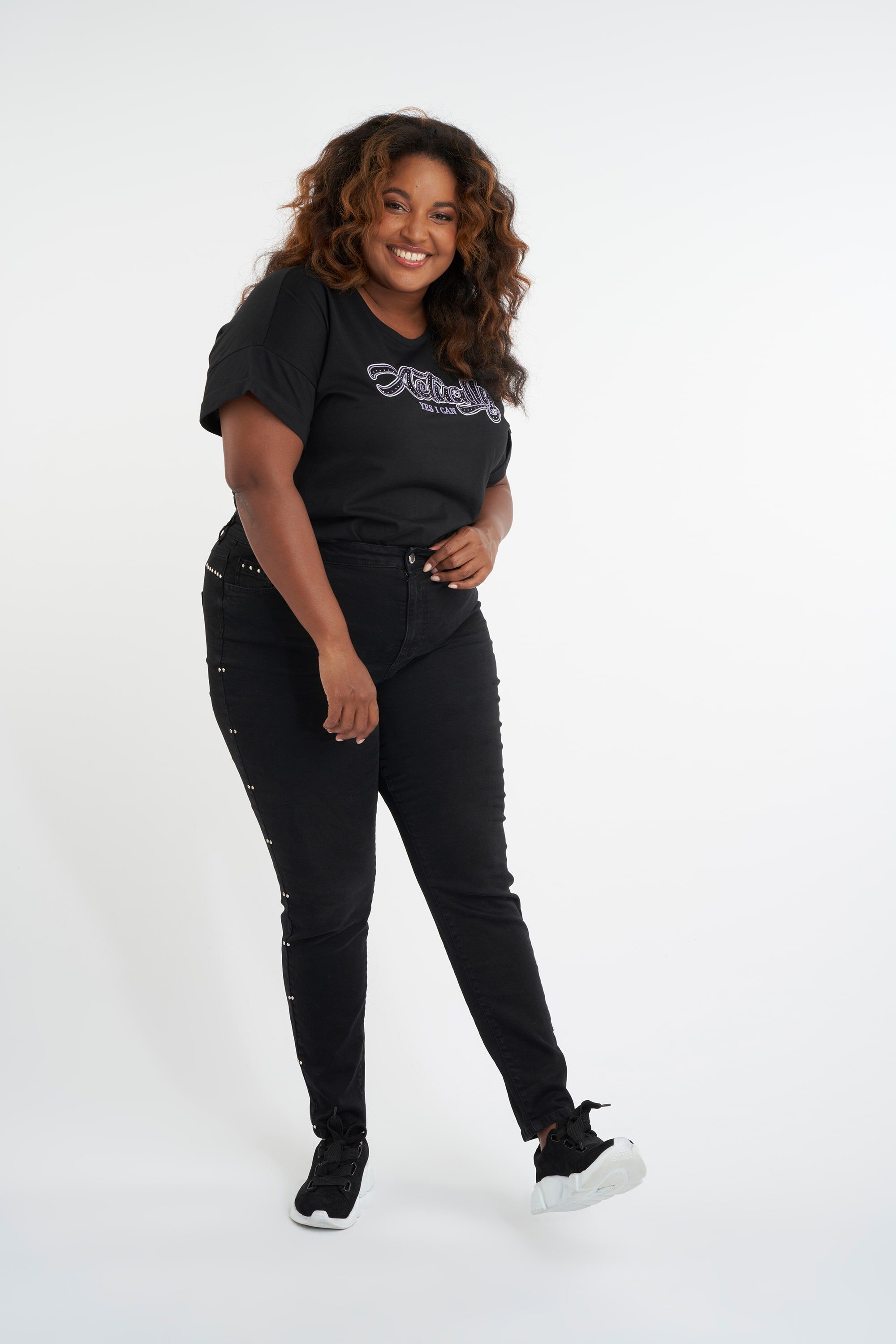 Vaqueros con tachuelas  image number 0