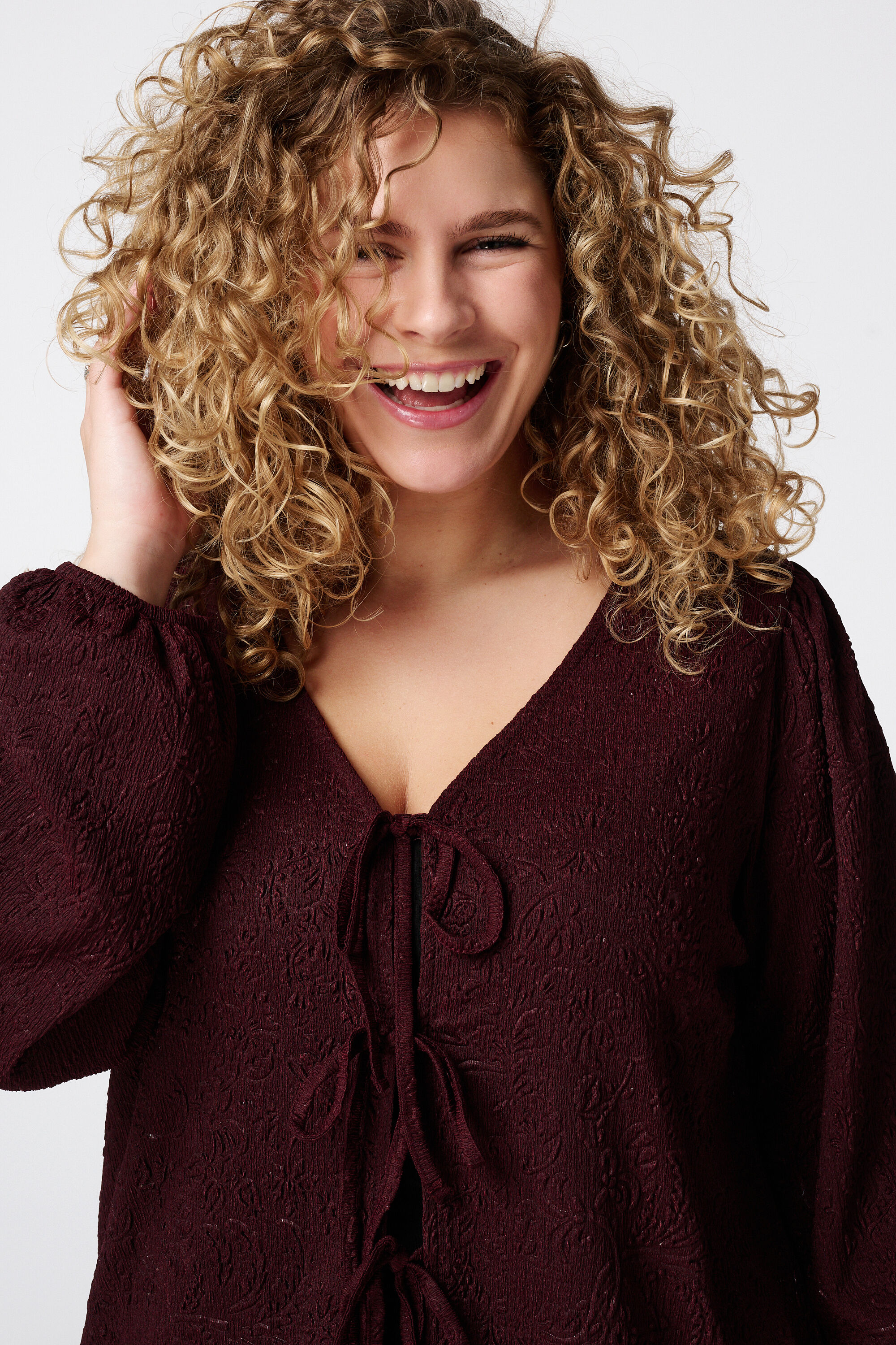 Top con lazos decorativos image number 4