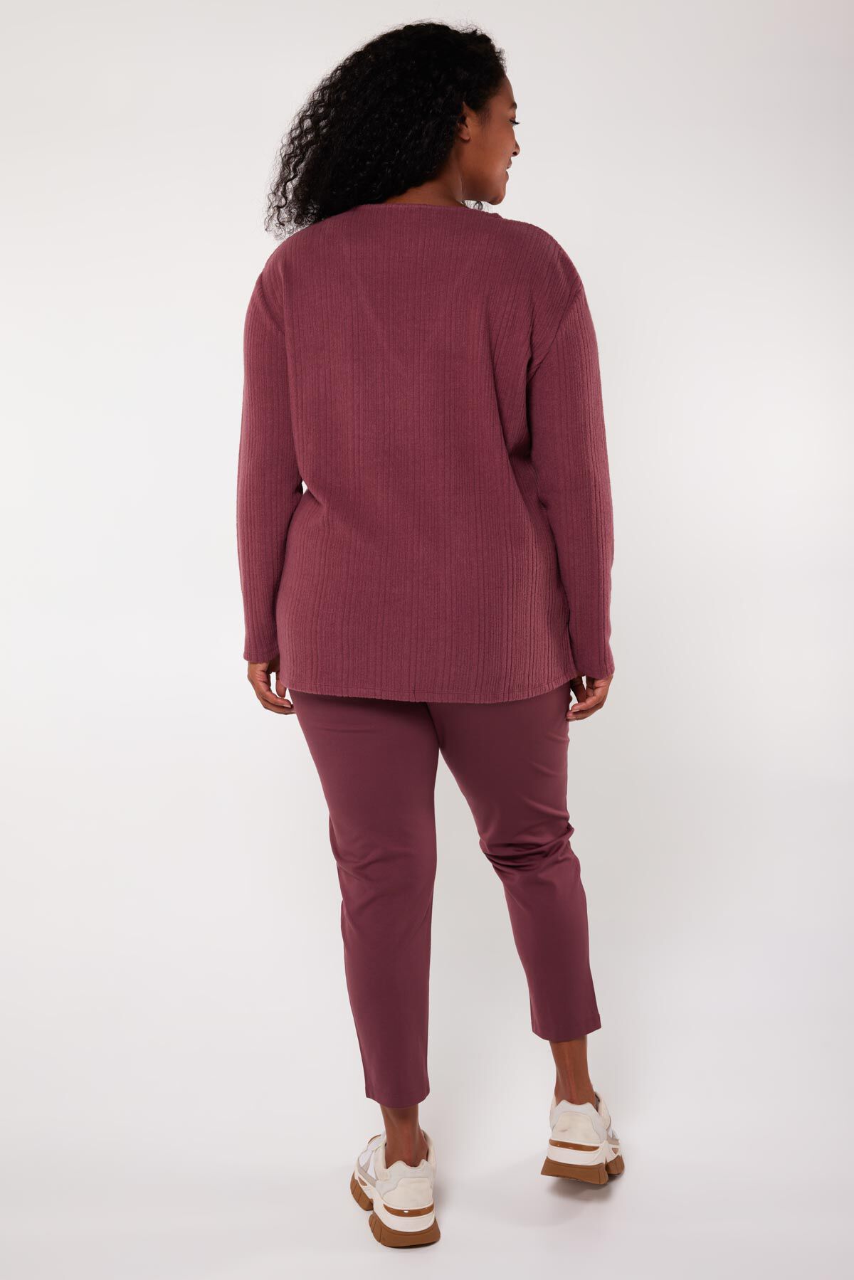 Top de corte recto con escote en V  image number 3