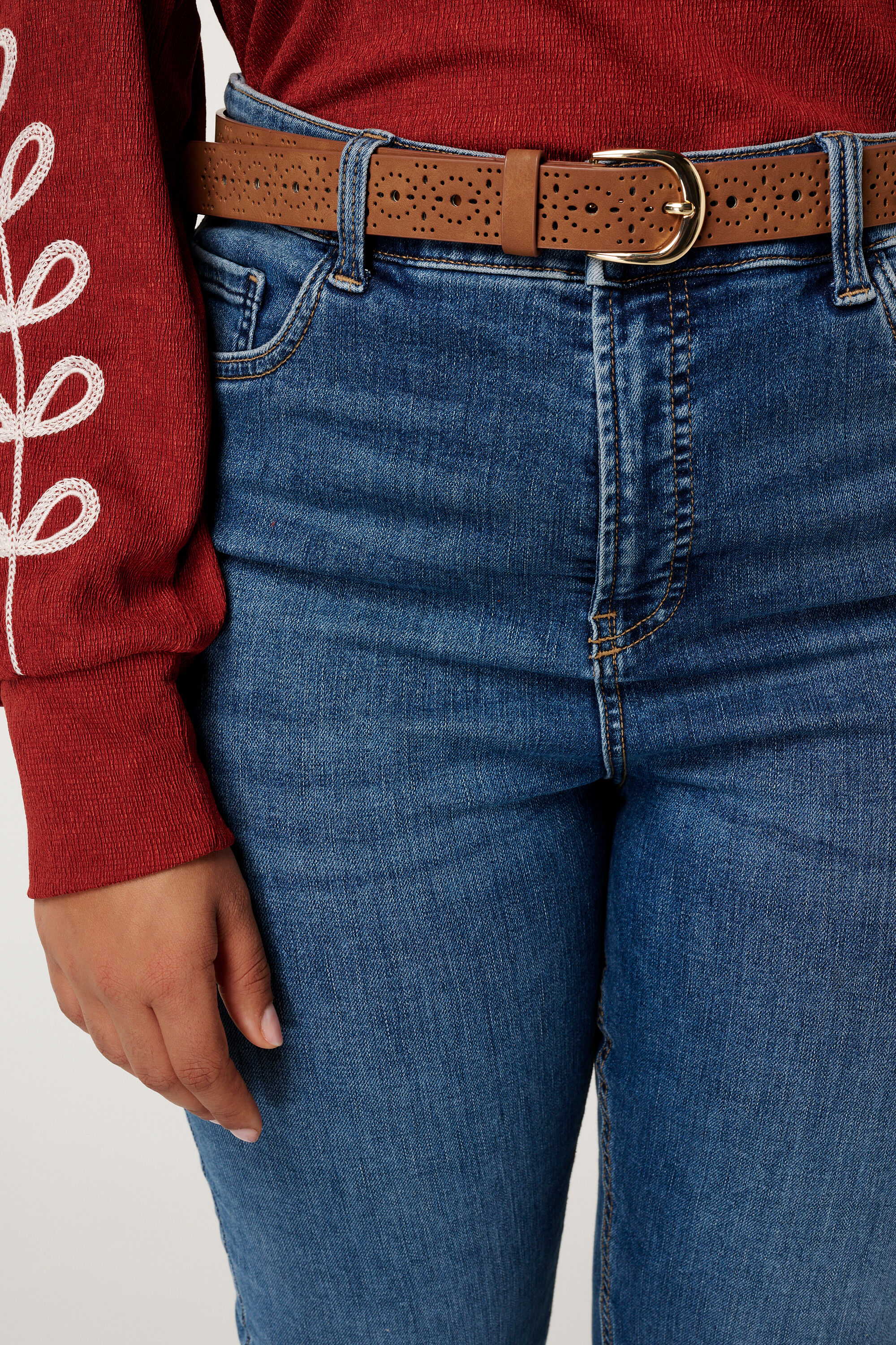 Cintur&oacute;n con ojales image number 3