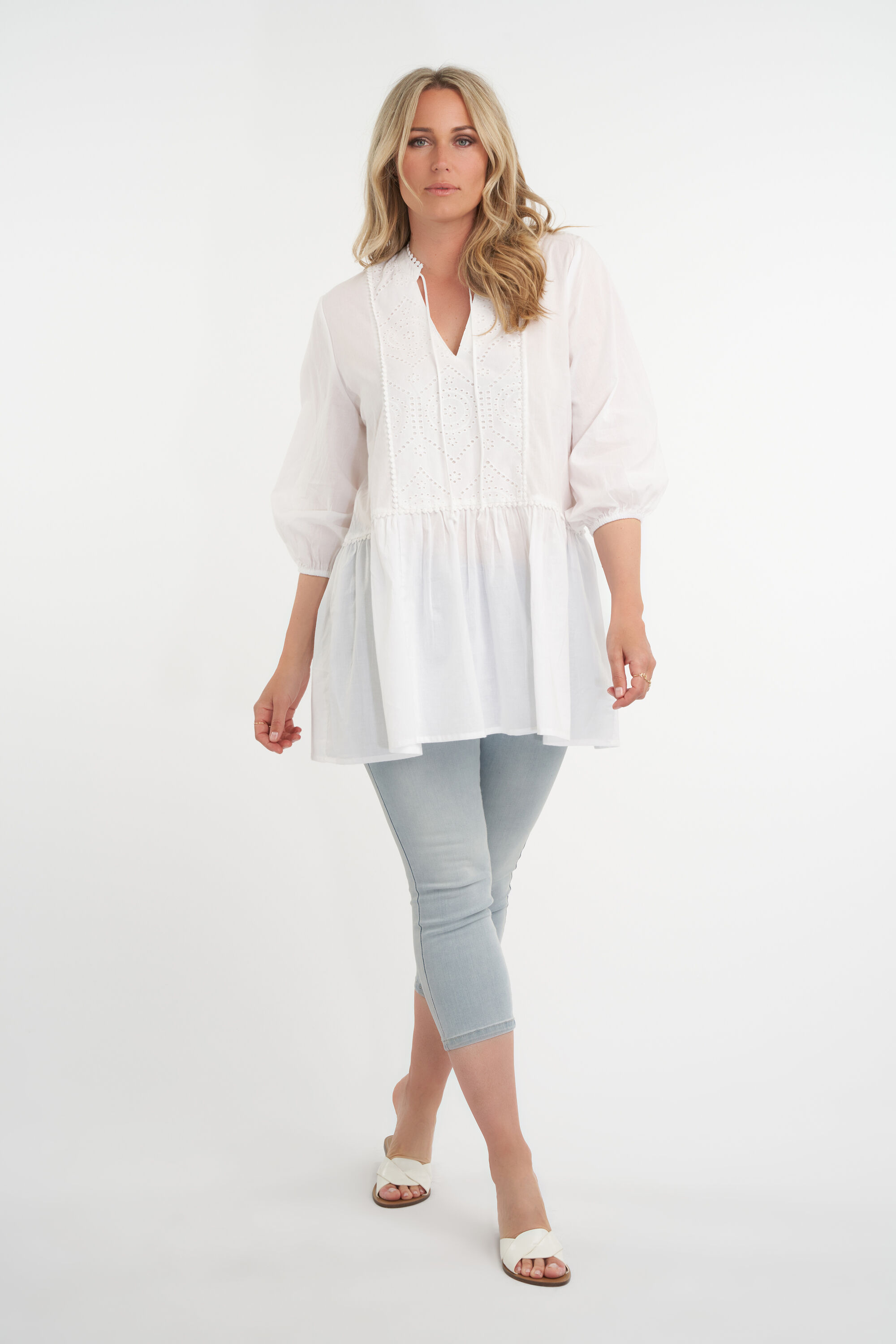 Blusa con volantes image number 4