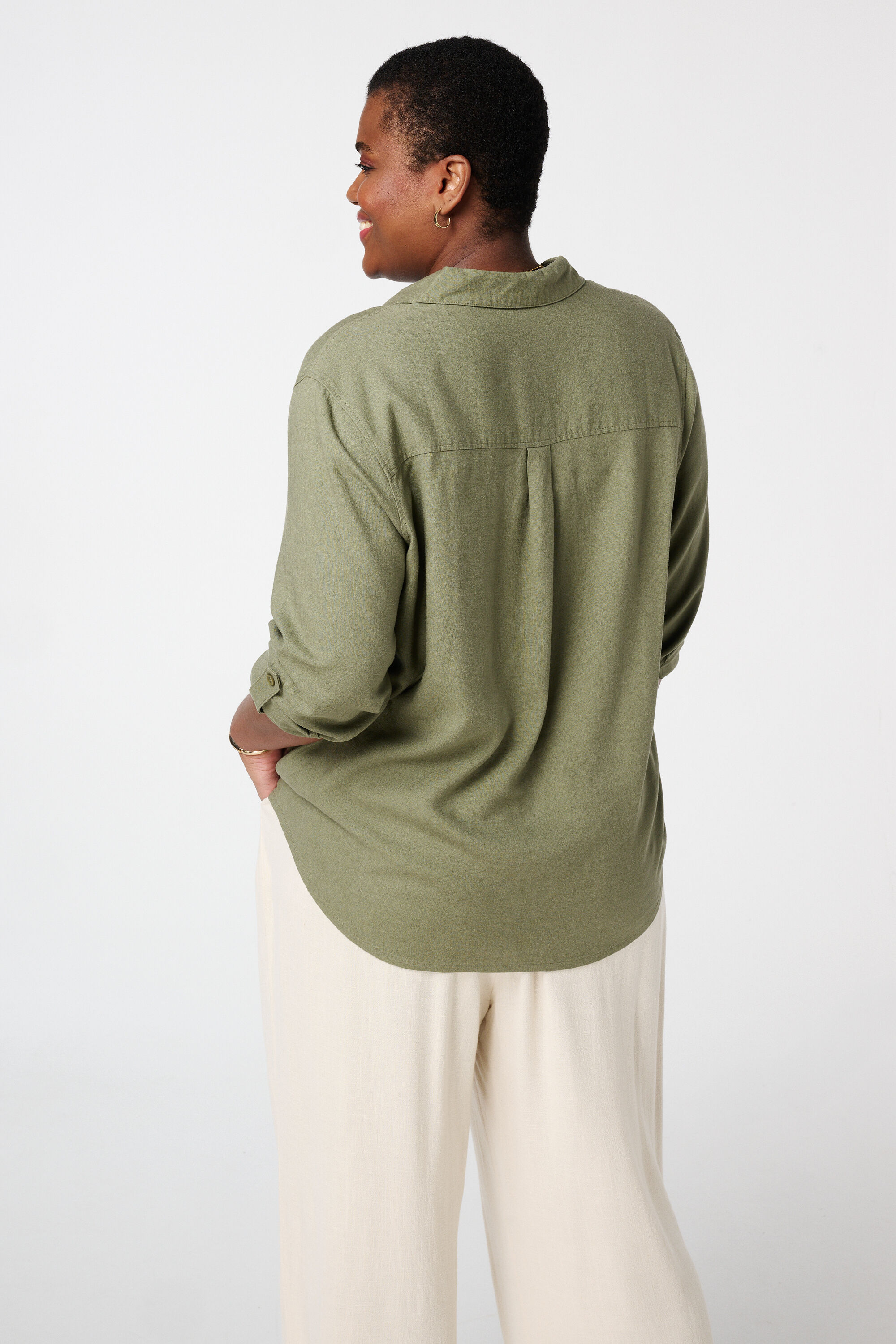 Blusa de lino con bolsillos image number 3