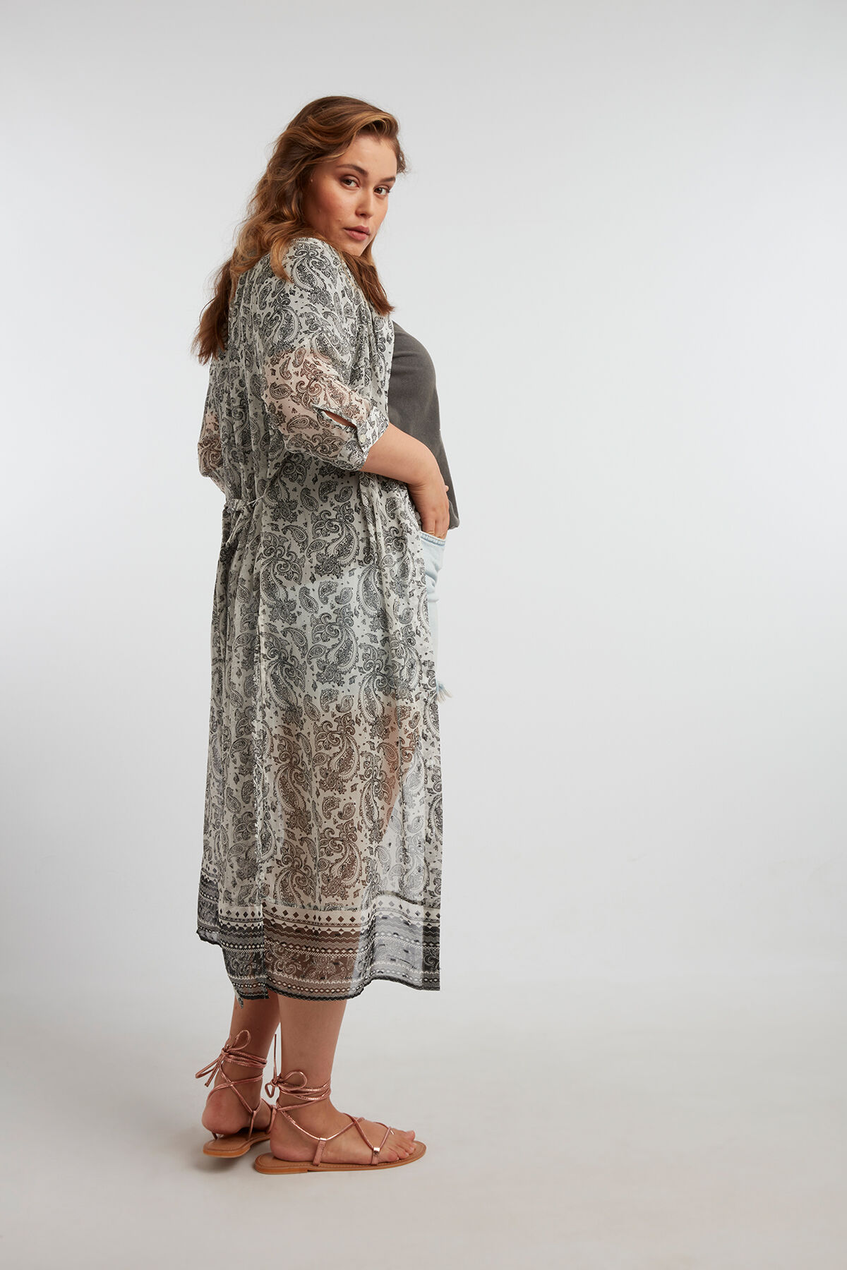 Blusa transparente de estampado floral image number 4