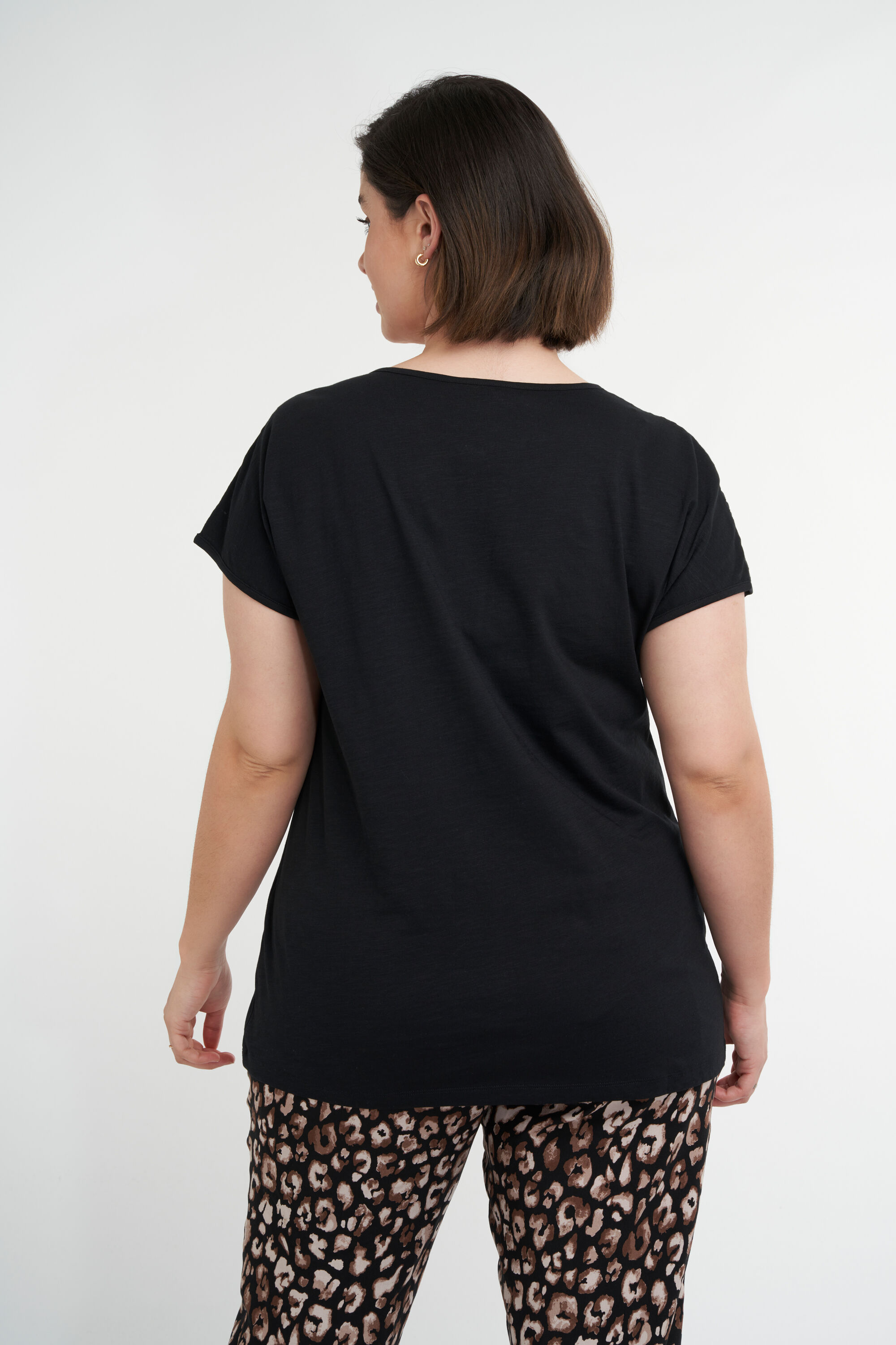 Camiseta con hombros al descubierto image number 3
