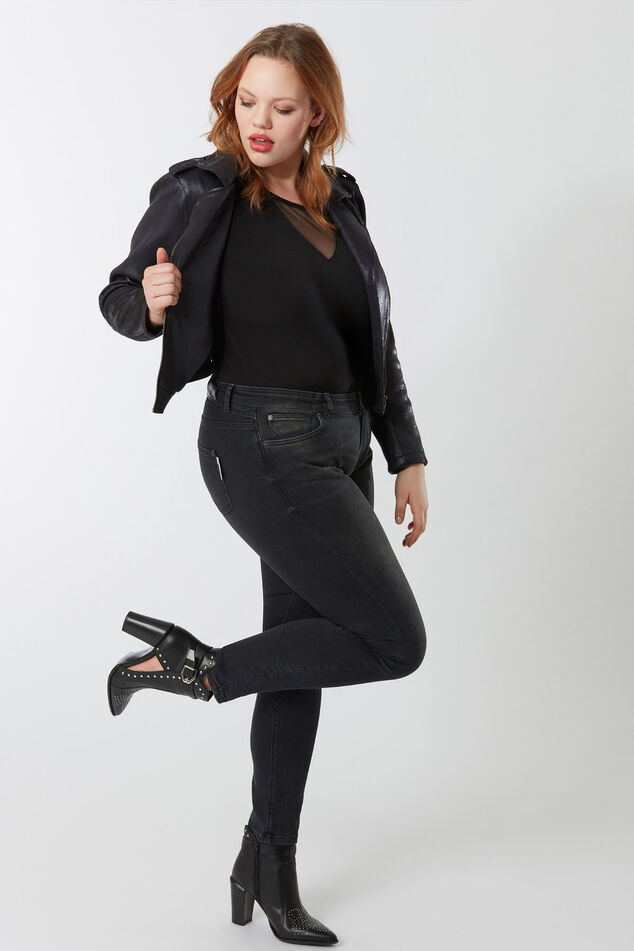 Vaqueros pitillo negros para figuras en forma de O image number 3